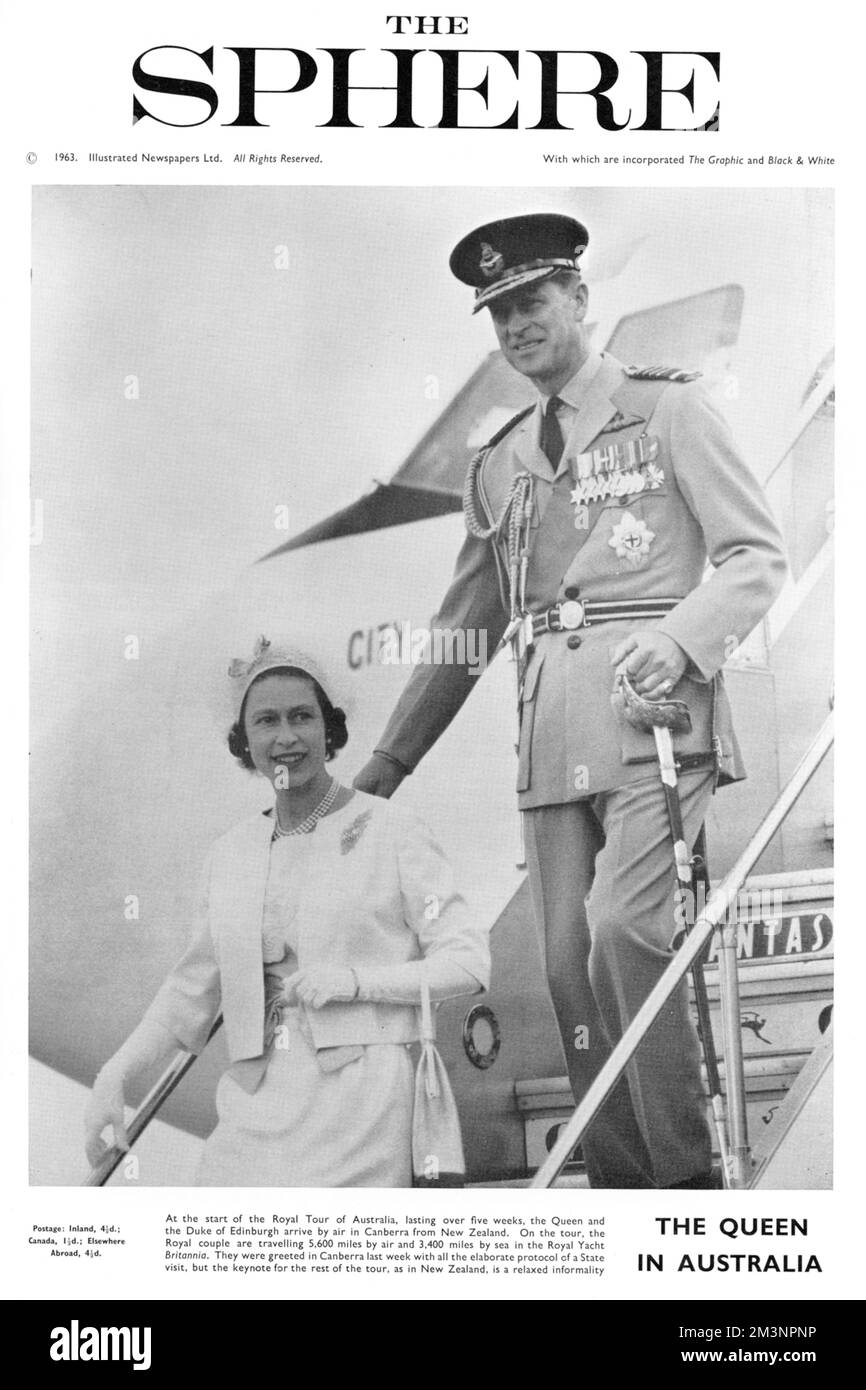 Au début du Royal Tour of Australia, qui dure plus de cinq semaines, la Reine et le duc d'Édimbourg arrivent par avion à Canberra depuis la Nouvelle-Zélande. Date: 1964 Banque D'Images