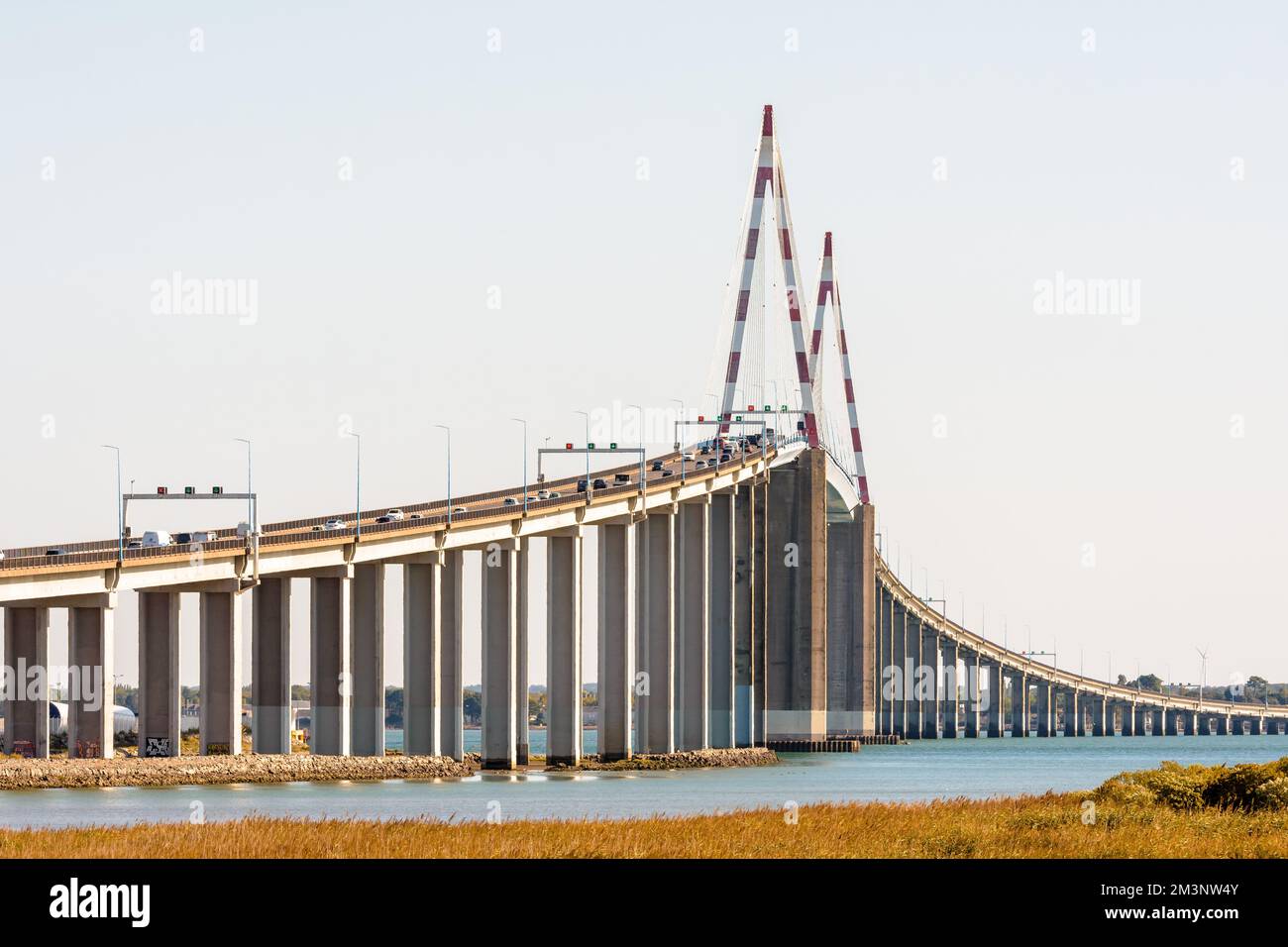 Le pont Saint-Nazaire est un pont à câbles qui traverse l'estuaire de la Loire en France, entre Saint-Nazaire et Saint-Brevin-les-Pins. Banque D'Images