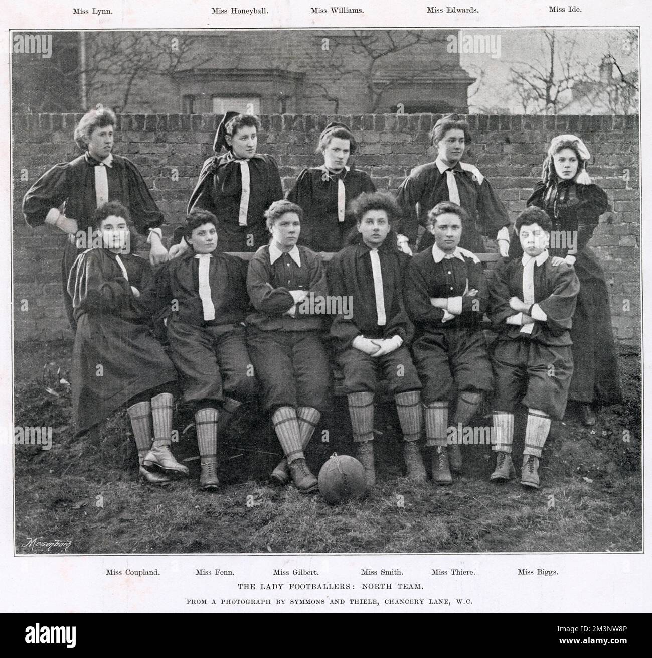Football féminin, 1895 : L'équipe du Nord Banque D'Images