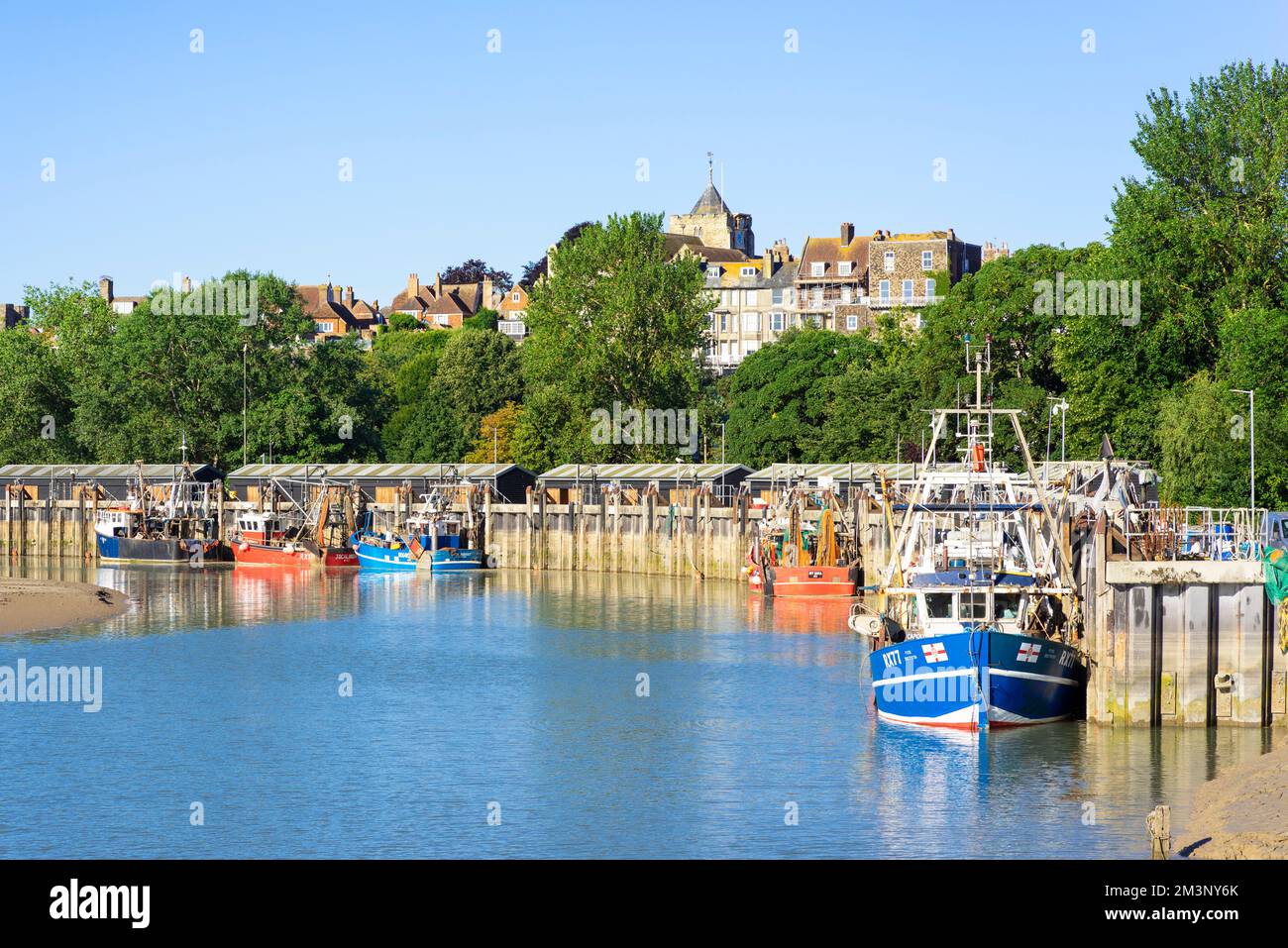 Seigle East Sussex bateaux de pêche amarrés sur le quai de pêche de Rother à marée haute Rye Sussex Angleterre GB Europe Banque D'Images