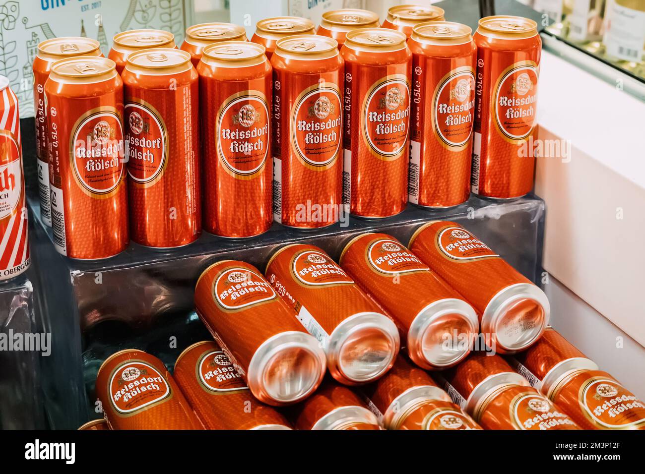 29 juillet 2022, Cologne, Allemagne: Bière Kolsch traditionnelle à vendre dans un supermarché allemand Banque D'Images