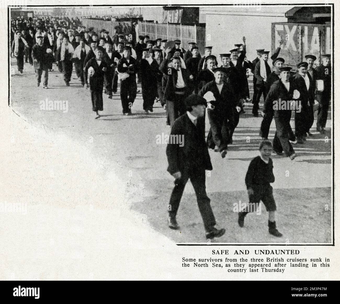 Survivants de l'attaque des sous-marins allemands, première Guerre mondiale Banque D'Images