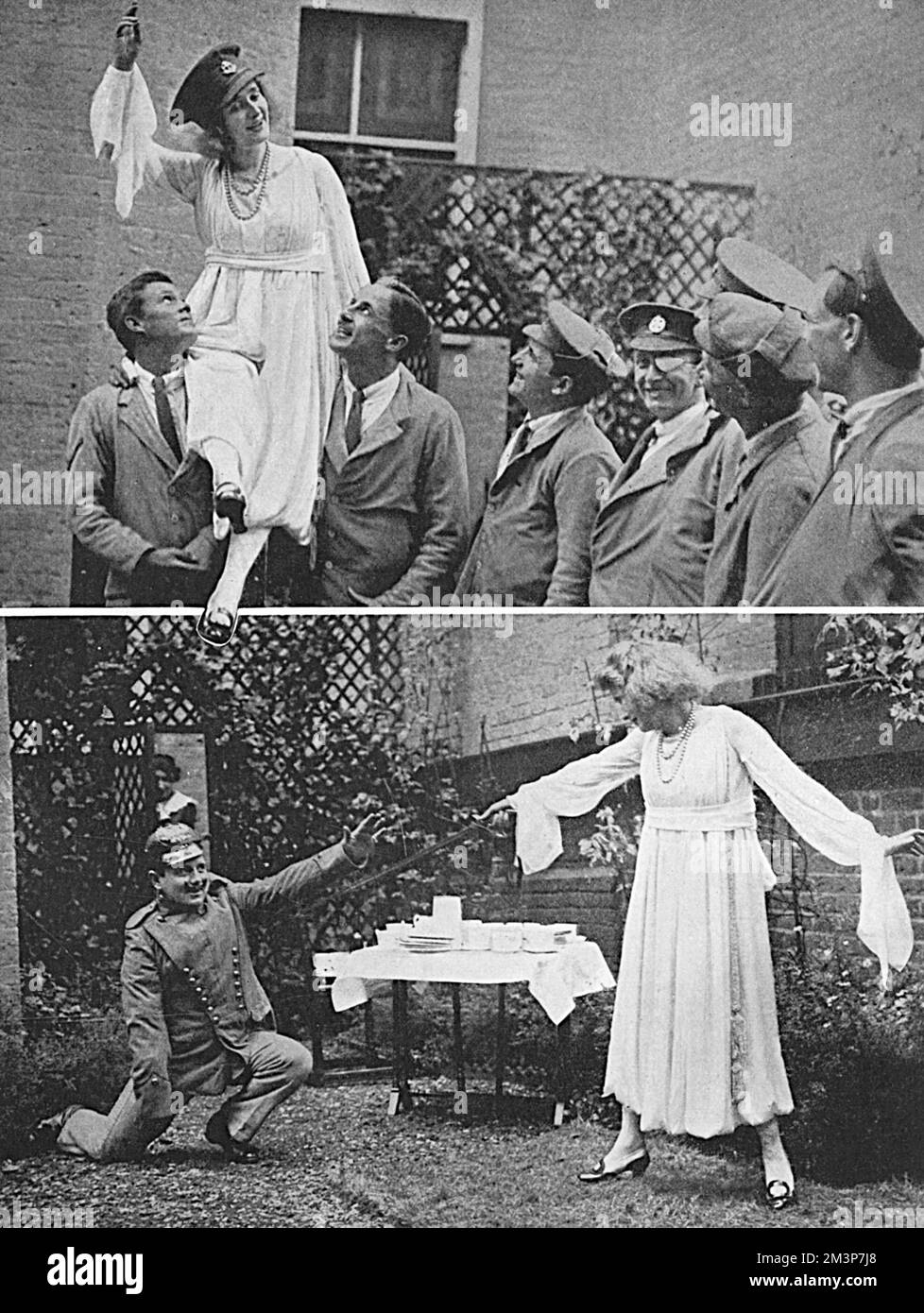 Gaby Deslys (1881-1920), danseuse et actrice française, photographiée chez elle à Kensington Gore, Londres, pour recevoir des soldats blessés. L'image du bas montre Gaby 'donnant un "Hun" un tour.' Date: 1916 Banque D'Images