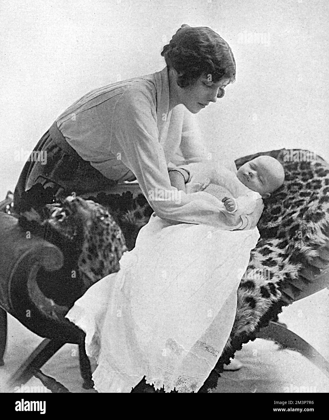 Lady Loughborough (Sheila Chisholm) avec son bébé Banque D'Images