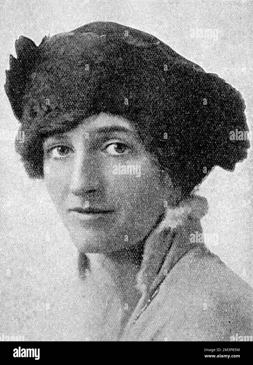 Lady Muriel Paget (1876 - 1938), née Finch-Hatton, épouse de Sir Richard Surtees Paget, deuxième baronet du Oldfallings Hall, Wolverhampton. Lady Paget était une assistante humanitaire, d'abord en établissant des cuisines de soupe dans les quartiers pauvres de Londres, devenant secrétaire du Fonds des cuisines invalides. Elle a ensuite ouvert une cuisine pour les réfugiés belges à Londres au début de la première Guerre mondiale. Son travail s'est ensuite étendu à la Russie et à l'Europe de l'est où elle a ouvert des hôpitaux de campagne et de base, des ambulances et a travaillé infatigablement pour les pauvres et les nécessiteux pendant et après la guerre - lobbying, tra Banque D'Images
