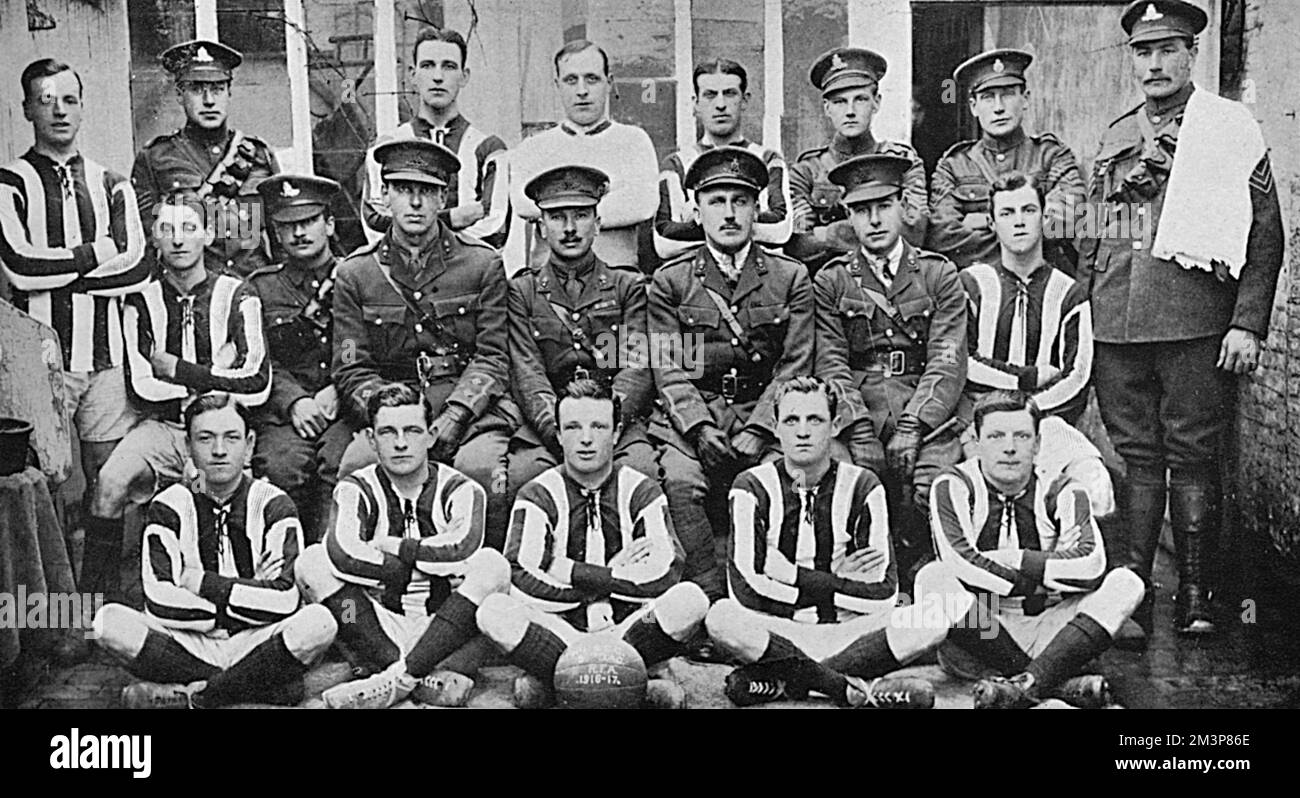 Les vainqueurs du groupe de l'Artillerie du Tournoi sportif de la Grande Armée ont participé pour le Front de l'Ouest. Les noms, de gauche à droite, sont Lieut. R. G. Hitchings, capitaine C. W. Allen, Lieut. W. T. Gornall et Lieut. T. C. P. MULES. Date: 1917 Banque D'Images