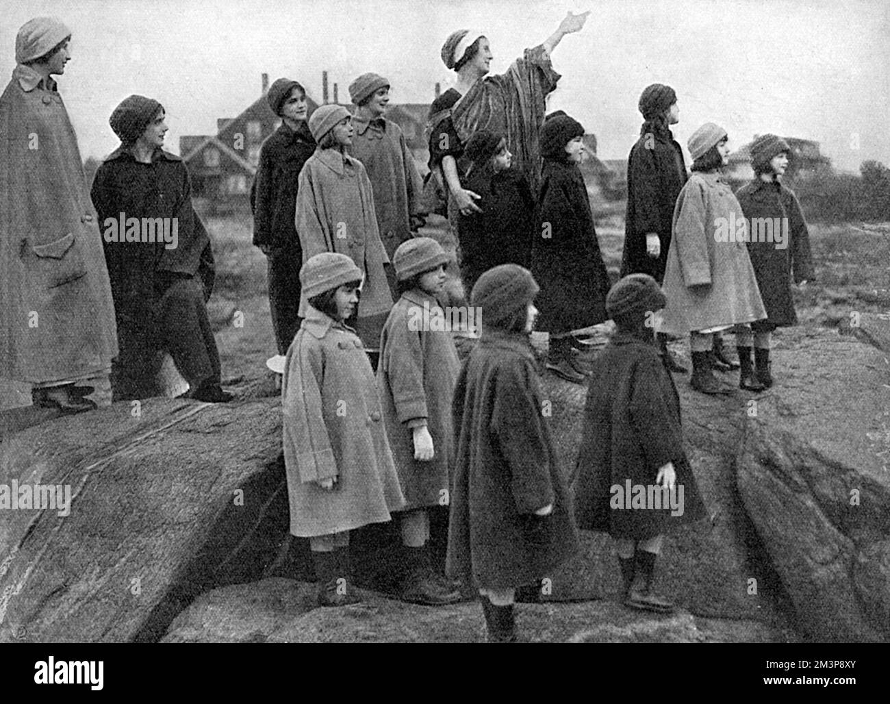 Isadora Duncan enseigne aux enfants à Rye, New York, WW1 Banque D'Images