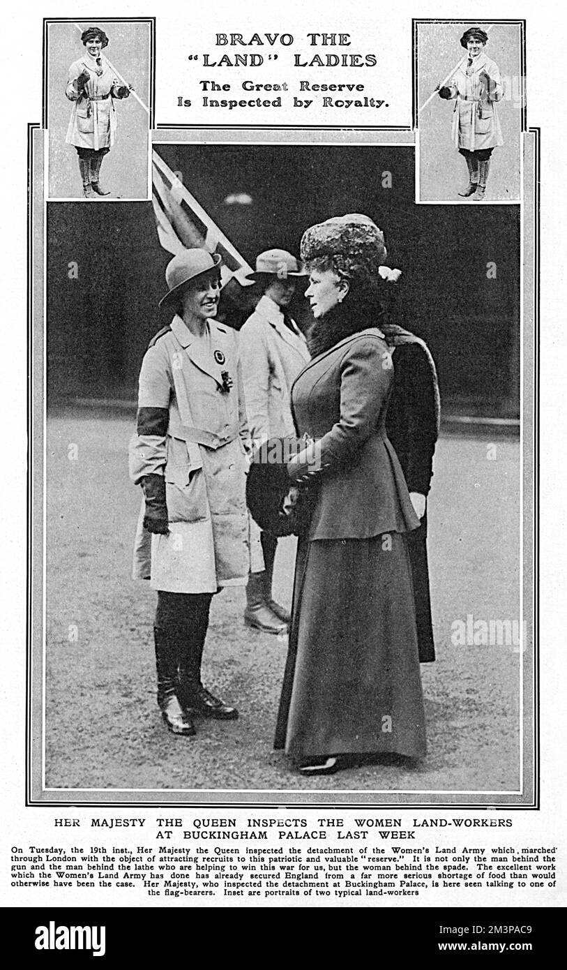 La reine Mary inspecte un détachement de l'Armée de terre des femmes qui a défilé à travers Londres dans le but d'attirer des recrues en mars 1918. Date: 1918 Banque D'Images