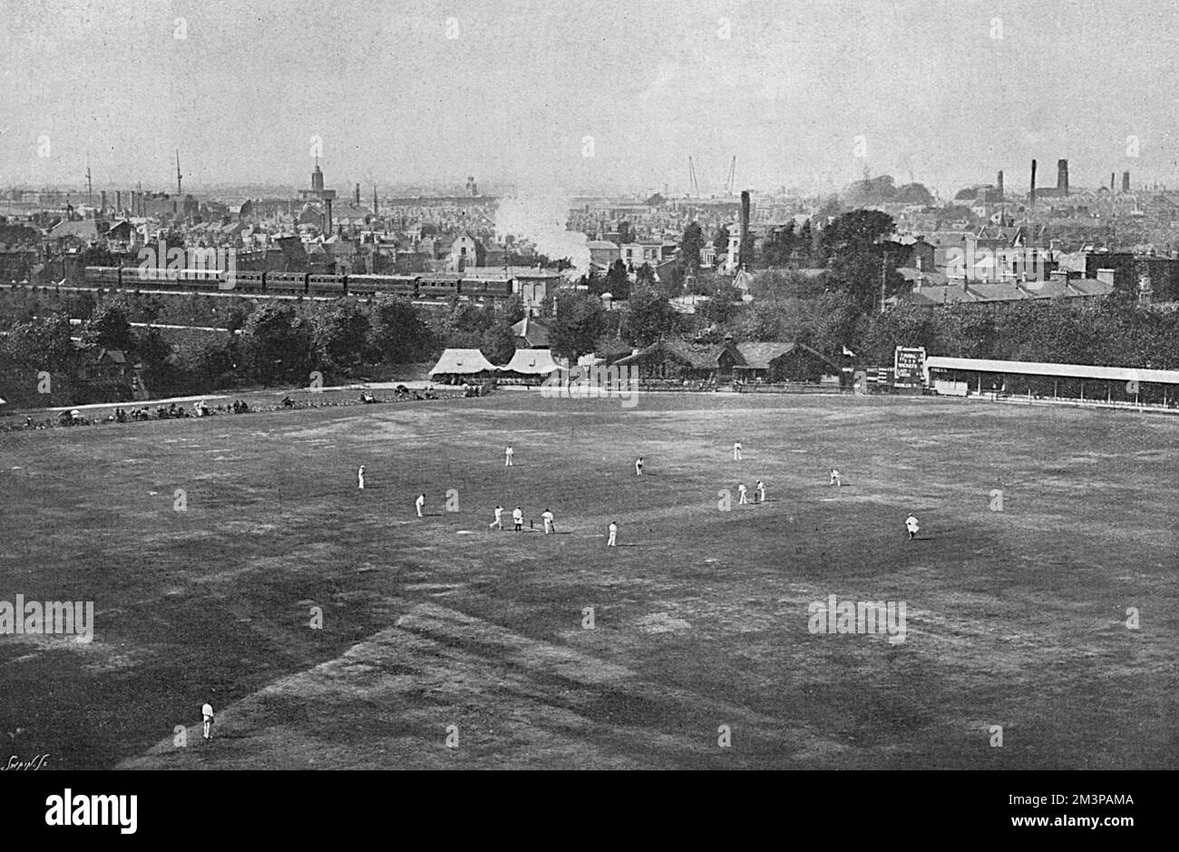 Sussex v Hampshire dans le championnat du comté de cricket au United Services Ground, Portsmouth. Sussex battent, le 339 pour 5, et Ranjitsinhji sur 64 pas dehors. Date: 1899 Banque D'Images