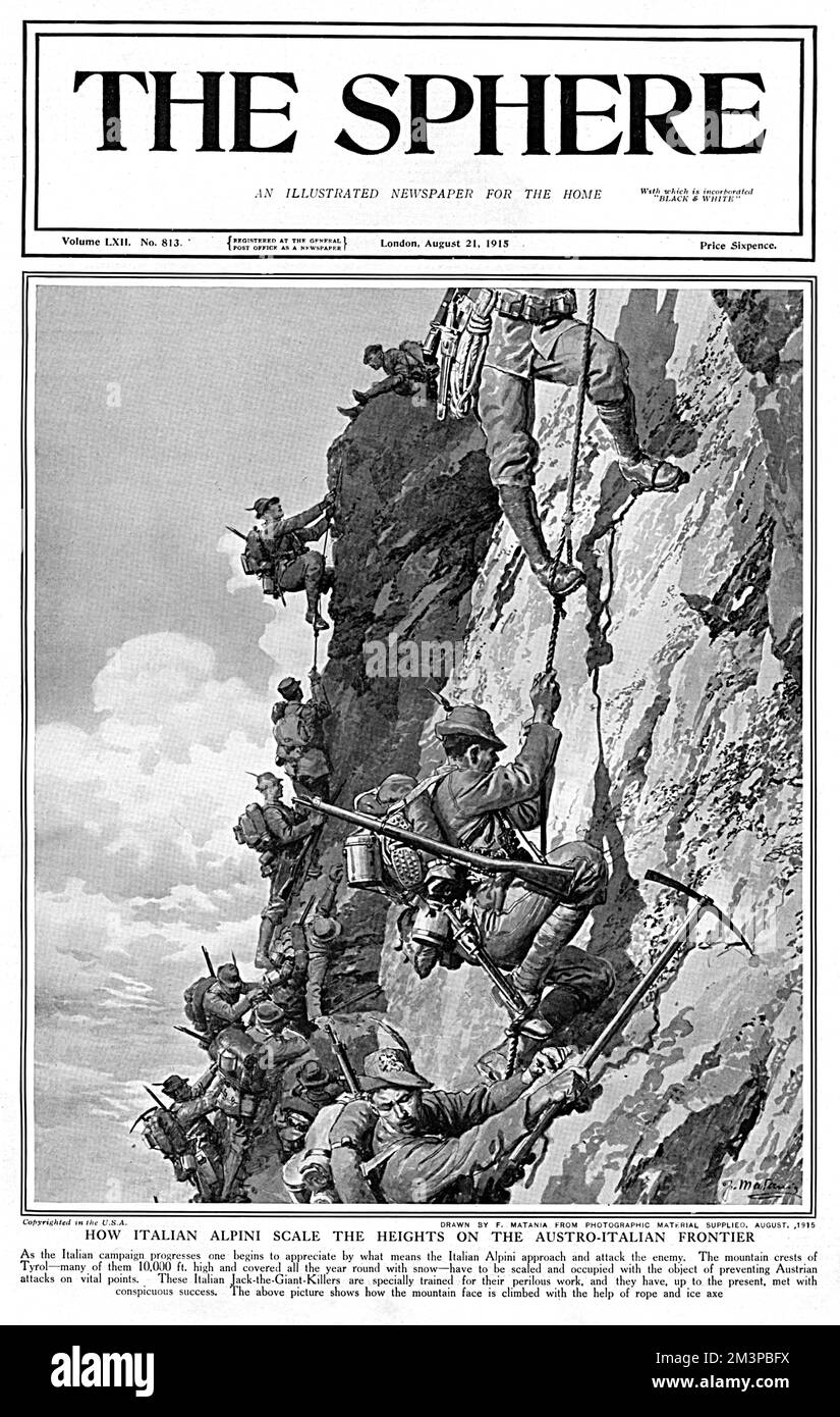 À l'aide de cordes et d'haches de glace, les troupes italiennes Alpini s'attaquent à la surface d'une montagne dans le Tyrol afin d'occuper le haut sol et de prévenir les attaques autrichiennes à des points vitaux le long de la frontière. Août 1915 Banque D'Images