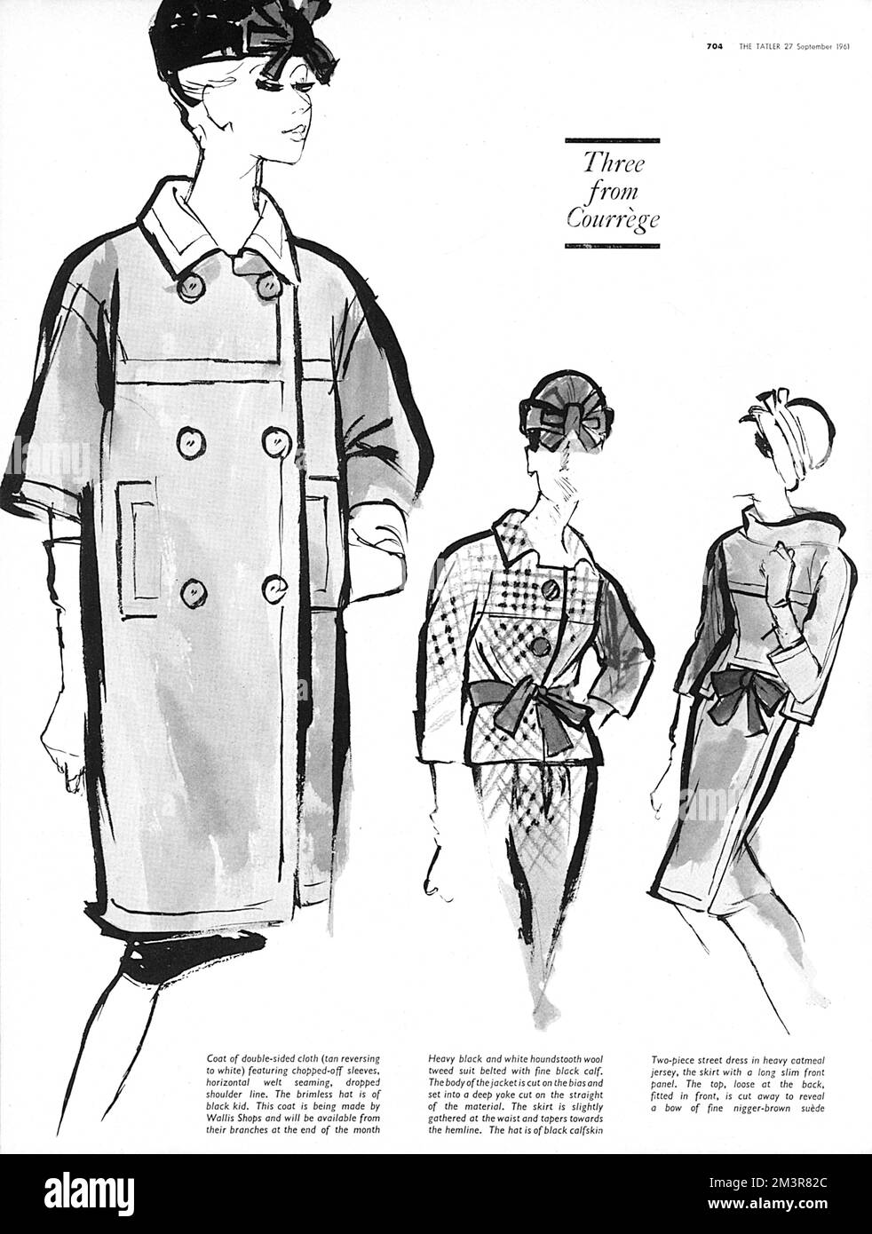 Trois tenues par Courreges de 1961. De gauche (1), revêtement en tissu double face (brun clair inversé à blanc) avec manches coupées, coutures horizontales passepoilées, ligne d'épaule tombée. Le chapeau sans rebord est de gamin noir. (2) Costume en tweed de laine noir et blanc épais à motif pied-de-poule avec ceinture et mollet noir fin. Le corps de la veste est coupé sur le biais et placé dans une fourche profonde coupée sur la droite du matériau. La jupe est légèrement froncée à la taille et se couche vers la hemline. Le chapeau est de peau de calfskin noire. (3) robe deux pièces en jersey de flocons d'avoine épais, la jupe avec un long panneau avant mince Banque D'Images