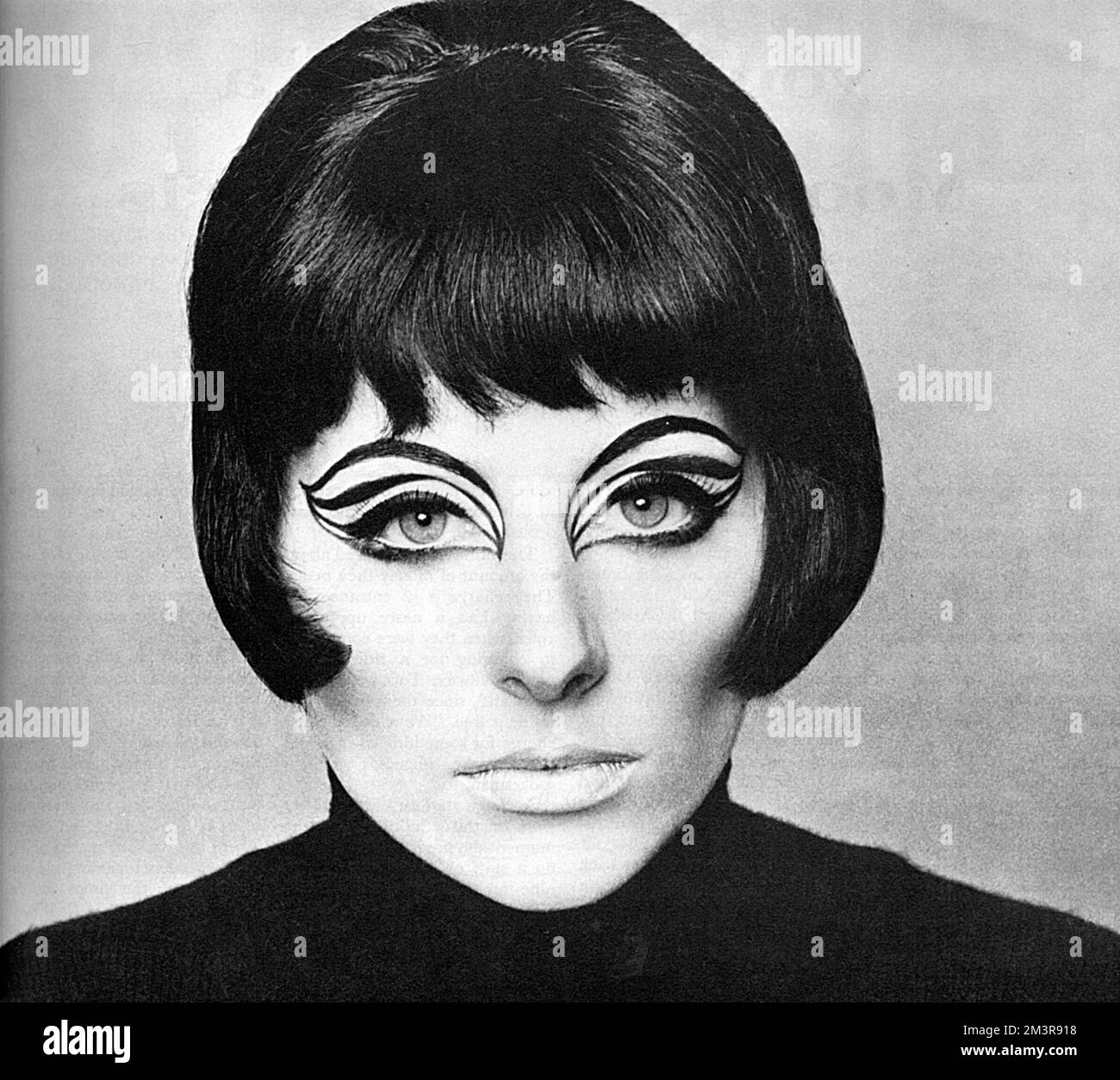 Le mannequin Jill Kennington s'est doté d'un visage de chat fantastique. Date: 1965 Banque D'Images