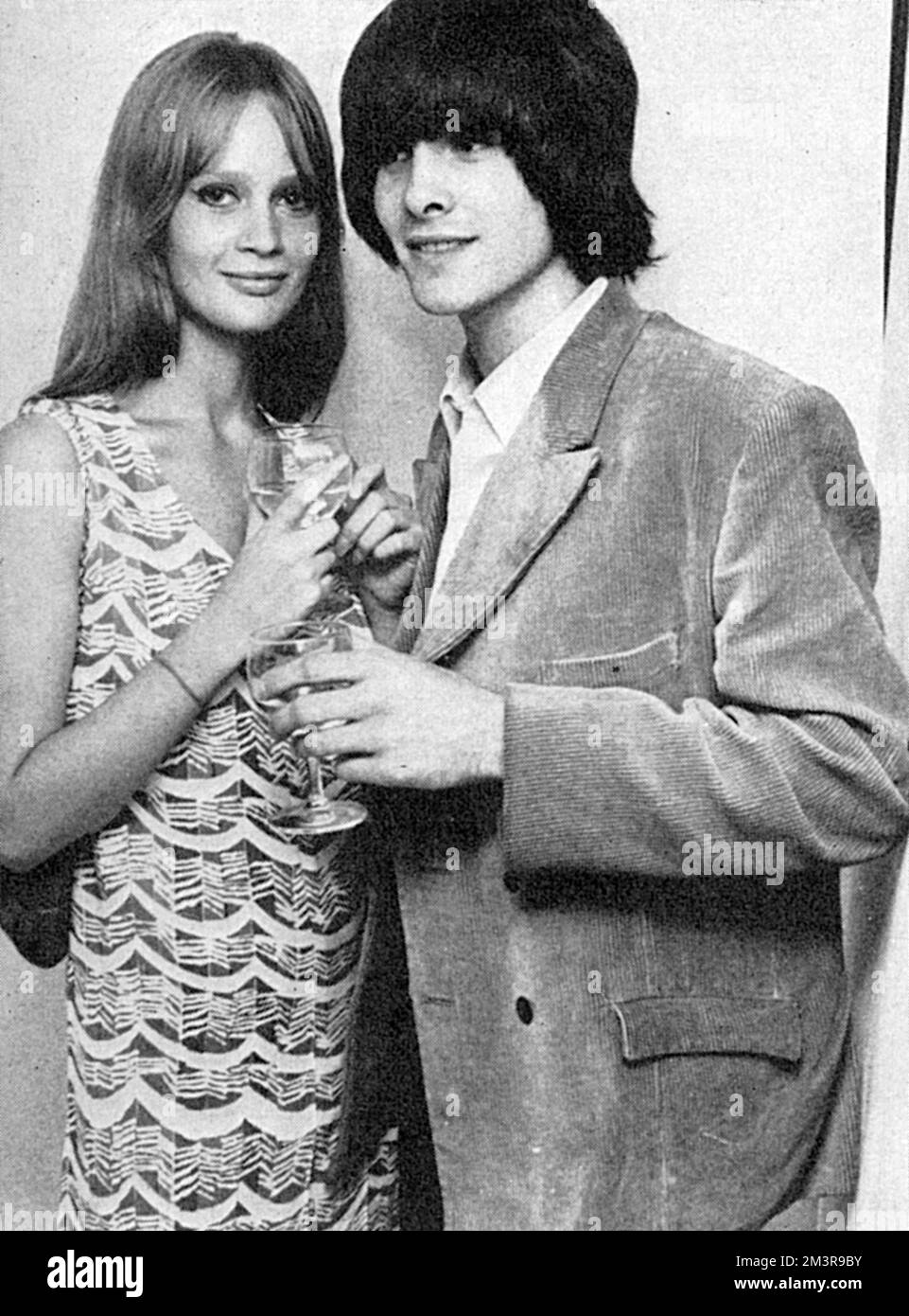 Le modèle de mode à succès de 1960s, Celia Hammond avec Charles Dickens, un photographe qui a apprécié une brève carrière de chanteur de pop. Date: 1966 Banque D'Images