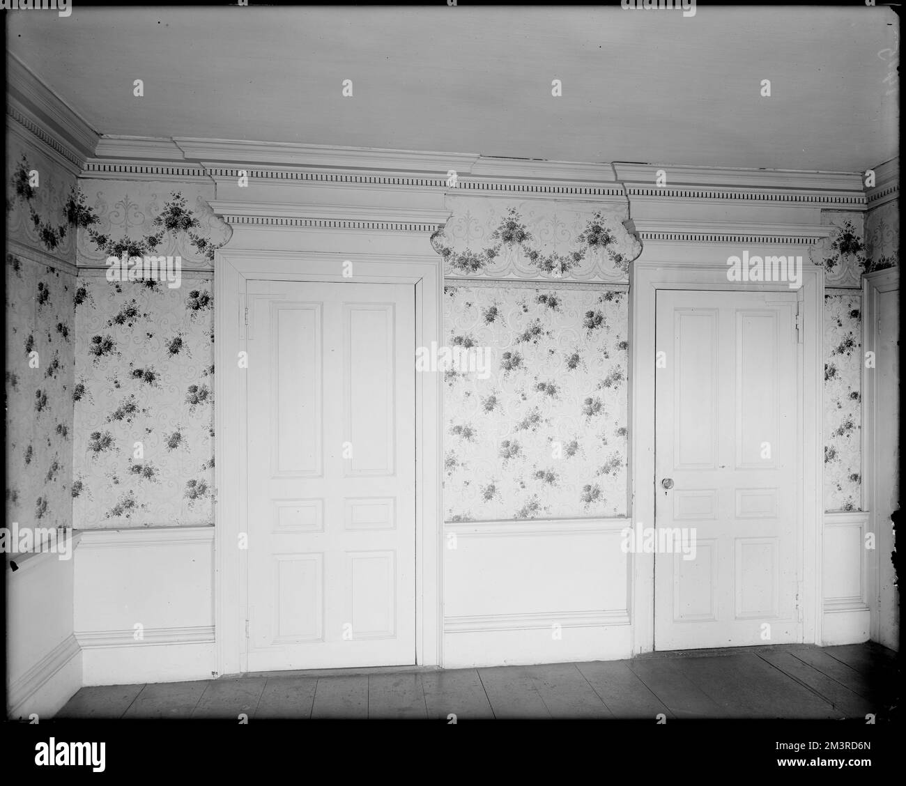 Salem, 188 Derby Street, détail intérieur, portes, salon est, Maison Simon Forrester , Maisons, intérieurs, portes et embrasures, Fonds d'écran, Forrester, Simon, 1784-1817. Collection de négatifs sur plaque de verre de Frank cousins Banque D'Images