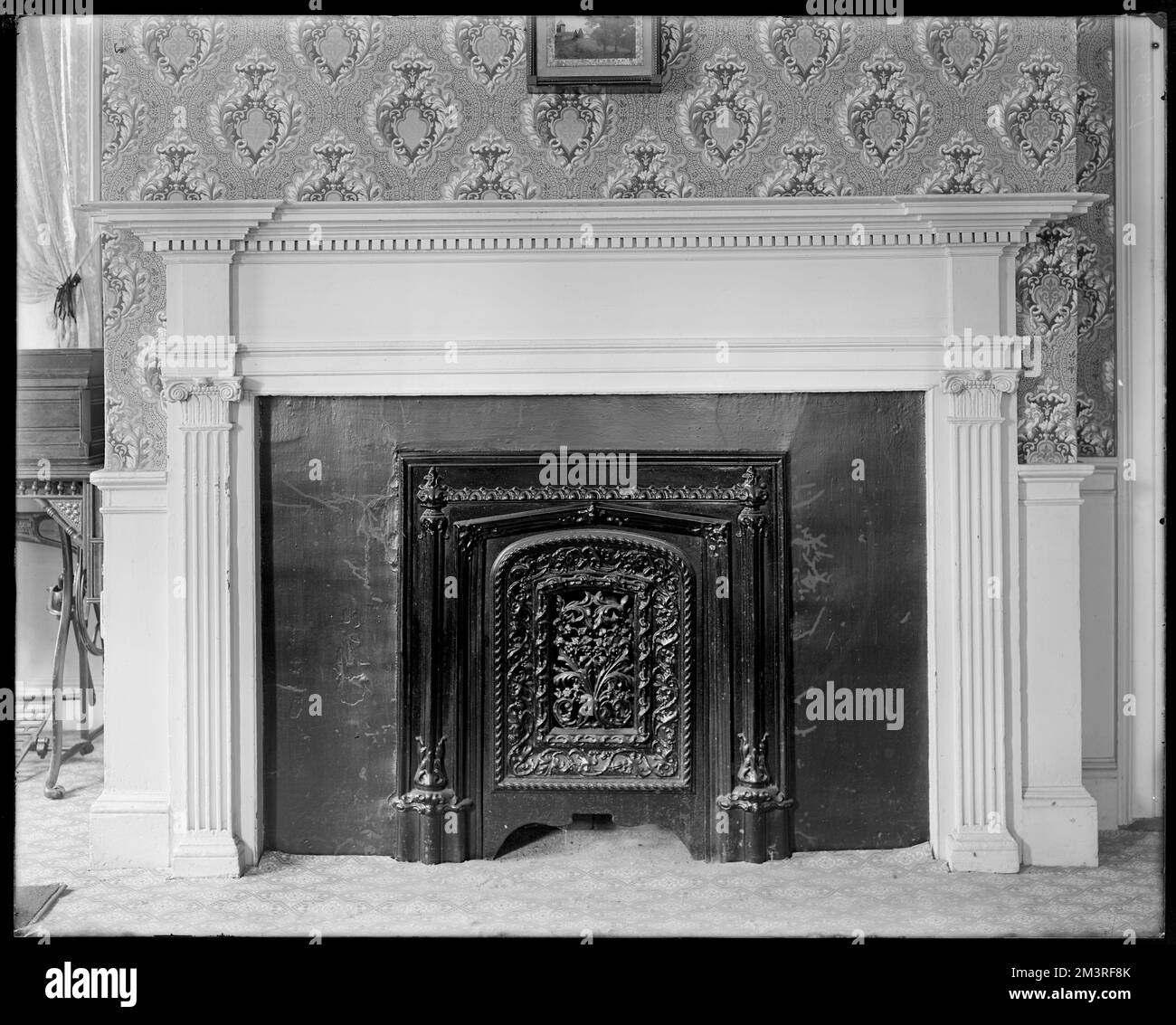Salem, 31 Summer Street, décoration intérieure, cheminée, maison Samuel McIntyre , Maisons, intérieurs, cheminées, Mantels, Fonds d'écran, McIntyre, Samuel, 1757-1811. Collection de négatifs sur plaque de verre de Frank cousins Banque D'Images