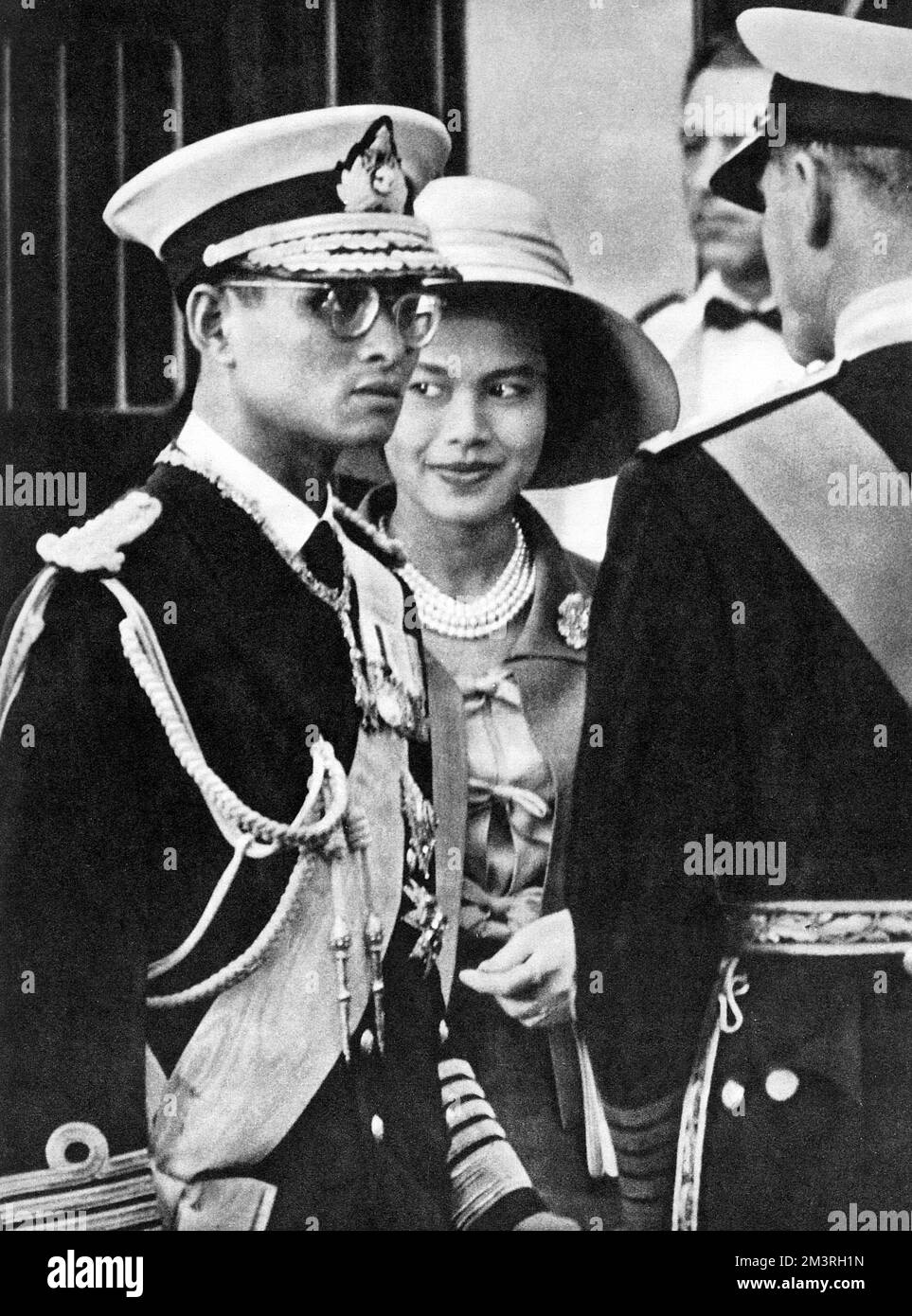 Roi Bhumibol Adulyadej et Reine Sirikit - Victoria Station Banque D'Images