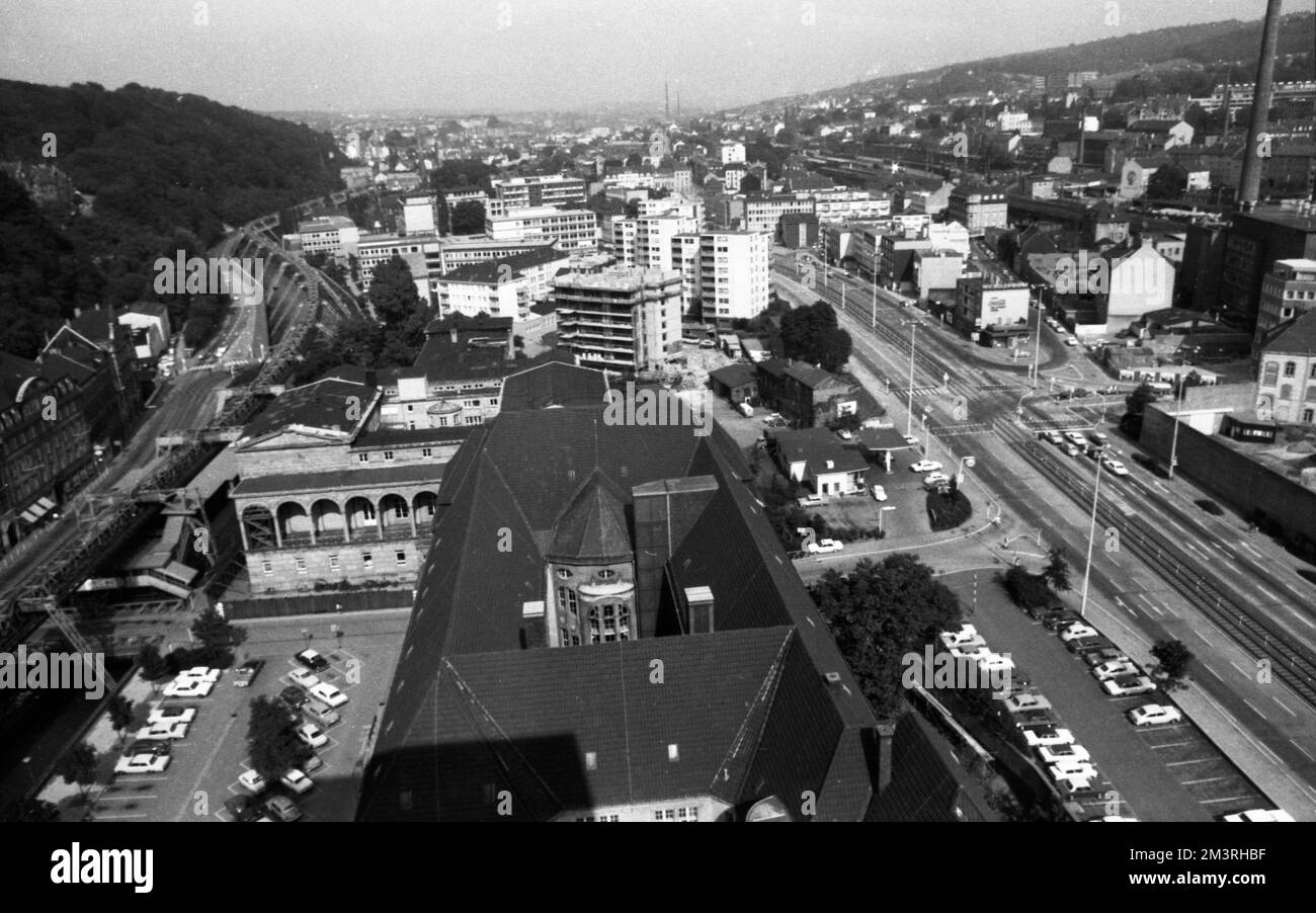 La ville de Wuppertal, montrée ici en 1966, a toujours été une destination intéressante pour les excursions, l'Allemagne Banque D'Images