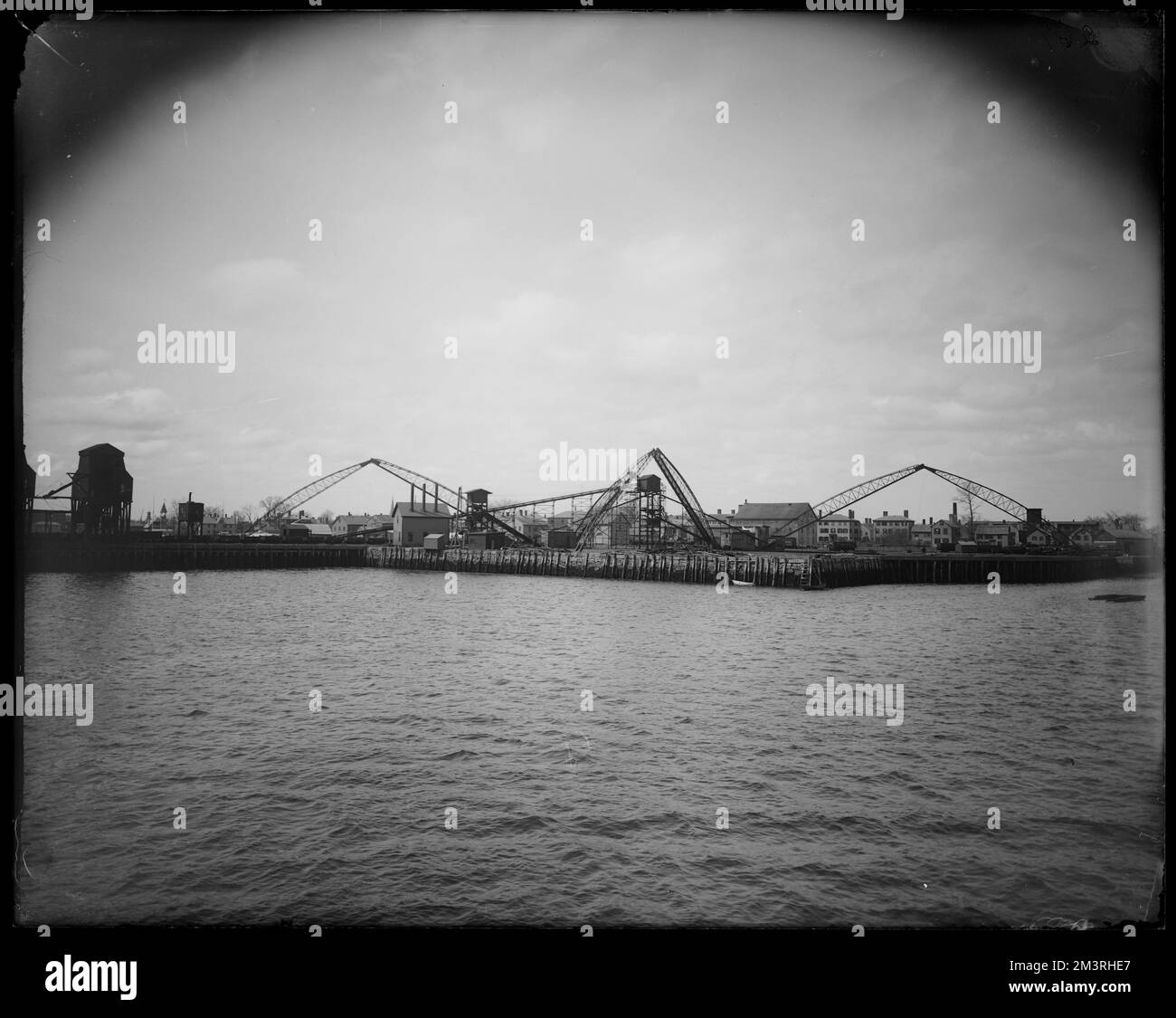Salem, 65 Derby Street, Phillips Wharf depuis Pennsylvania Pier, Views, Piers & Wharves, Waterfront. Collection de négatifs sur plaque de verre de Frank cousins Banque D'Images