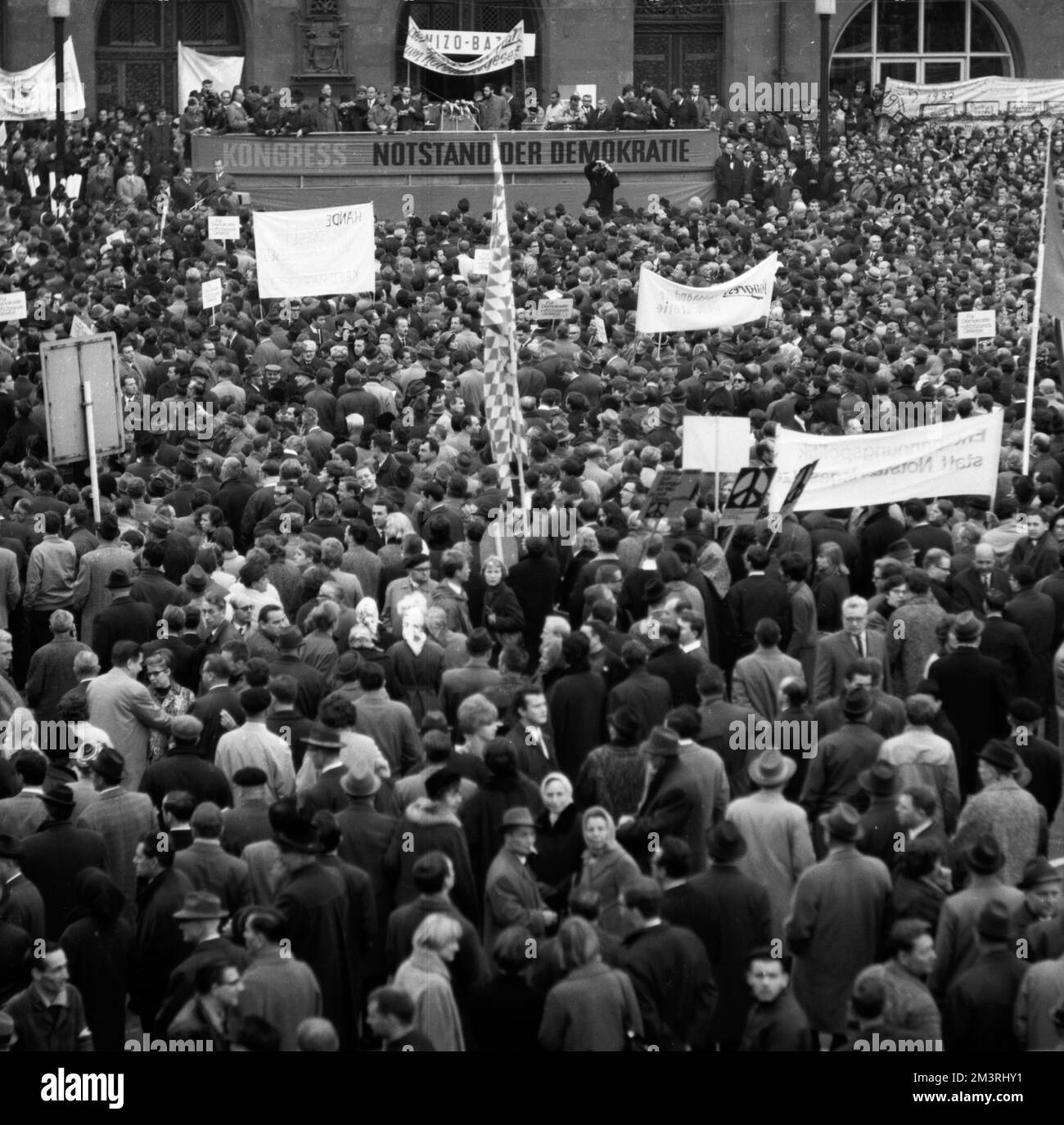 L'urgence du Congrès de la démocratie a été une première manifestation