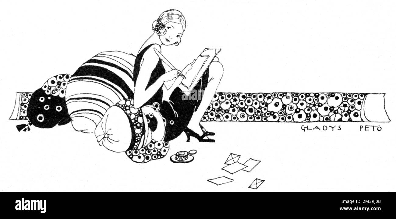 Une jeune femme élégante assise sur un ensemble de coussins épais et élaborés, écrivant une série de lettres « vierges » à un ami masculin, comme avant-première à un prank de la Journée de la Fool d'avril ! Date: 1923 Banque D'Images
