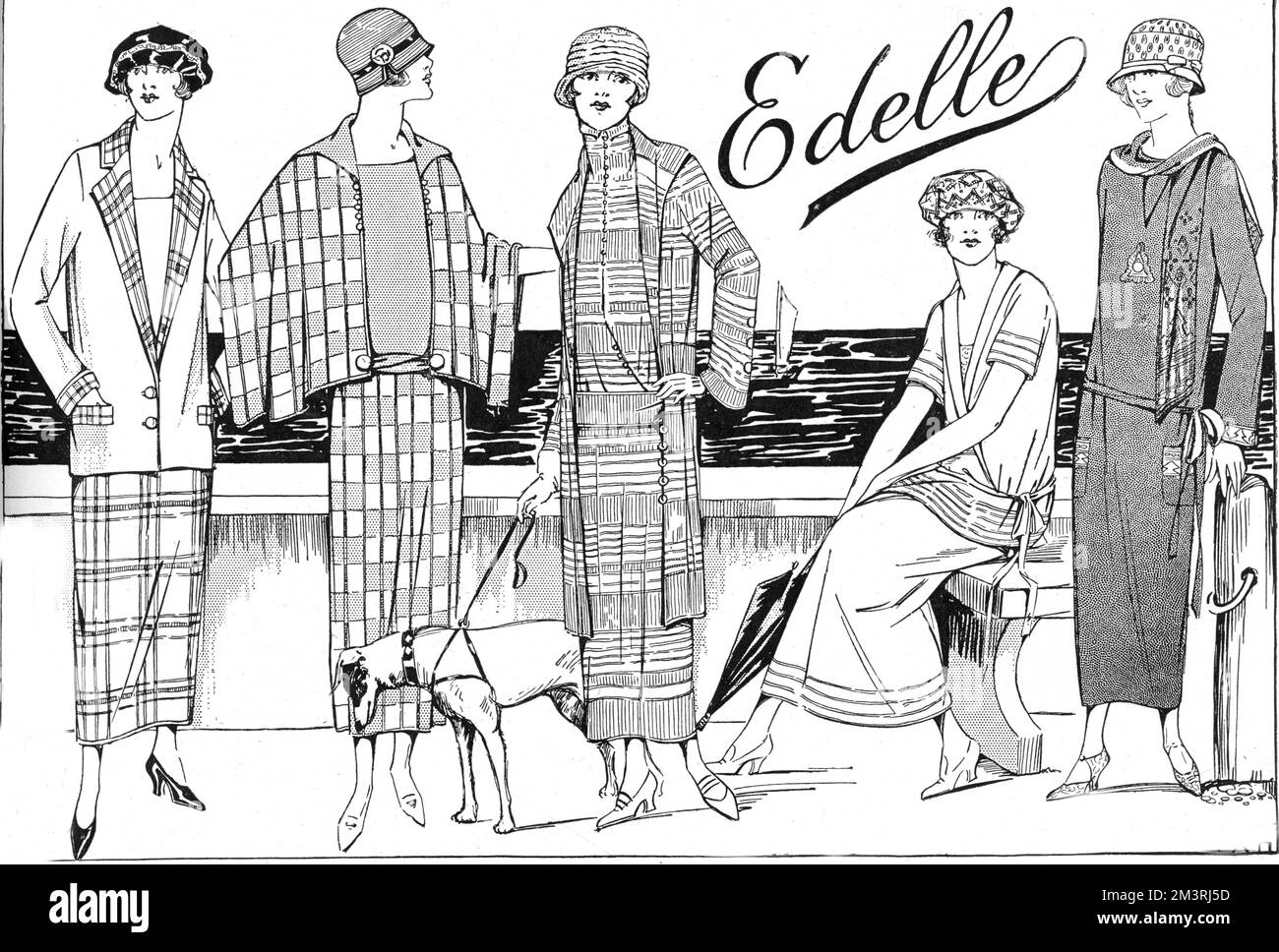 Femmes photographiées portant les tenues stylées suivantes : (à gauche) un costume en laine beige, (deuxième à gauche) une grenouille à carreaux avec de grands boutons de perles, (au centre) un costume en soie jaune Uni et à côtes avec un chapeau en velours, (deuxième à partir de la droite) Pull et jupe de soie tricotée crème avec un béret brodé en raphia et perles et (à droite) kasha tangerine avec broderie multicolore et un chapeau de toile percée d'Edelle, 30, New Bond Street, Londres. Date: 1924 Banque D'Images