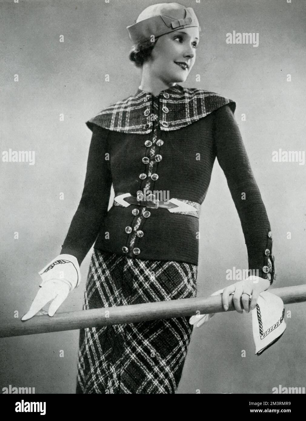 Mannequin portant une jupe tartan et une veste 1933 Banque D'Images