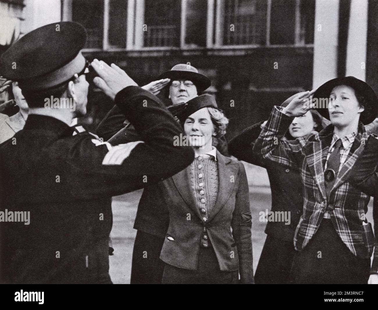Wrens apprenant à saluer, 1940 Banque D'Images Wrens apprenant à saluer, 1940 Banque D'Images