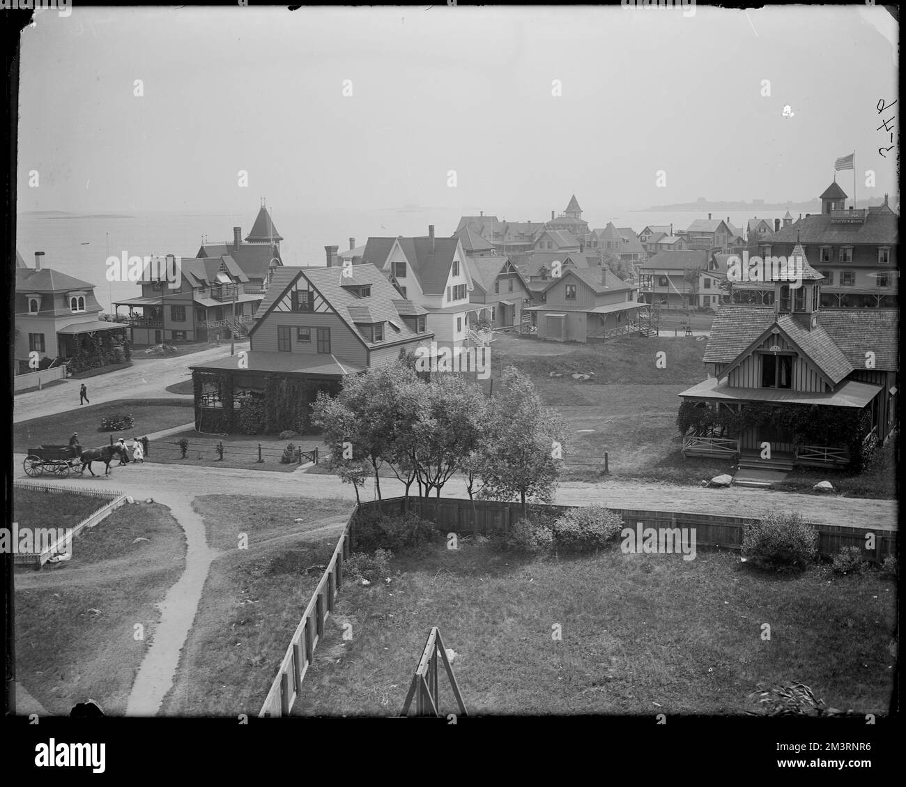 Salem, Juniper point, vues, depuis la tour du Pavillon, les côtes de Capes, les fronts d'eau, les maisons. Collection de négatifs sur plaque de verre de Frank cousins Banque D'Images Salem, Juniper point, vues, depuis la tour du Pavillon, les côtes de Capes, les fronts d'eau, les maisons. Collection de négatifs sur plaque de verre de Frank cousins Banque D'Images