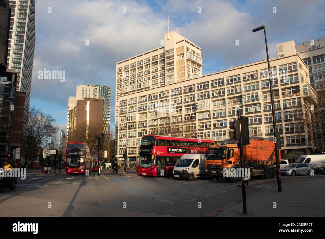 Immeuble de Metro Central Heights, Newington Causeway, Elephant and Castle, Londres SE1 Banque D'Images