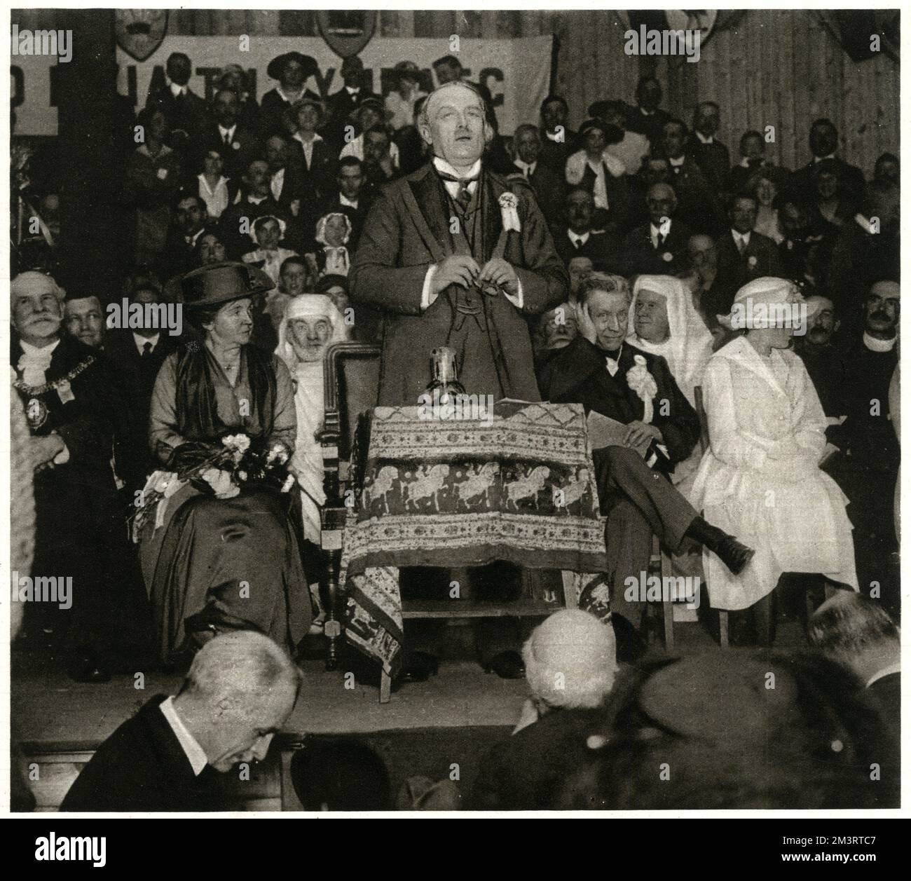 Le Premier ministre, David Lloyd George, a prononcé un discours à l'Eisteddfod national du pays de Galles à Birkenhead en 1917. Date: 1917 Banque D'Images