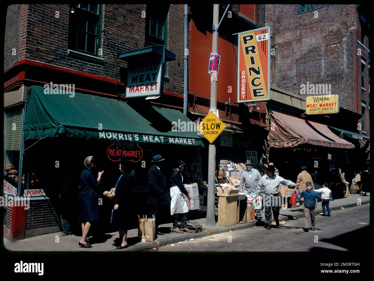 Salem Street, North End, Boston , Butcher boutiques, épiceries, Rues. Collection Edmund L. Mitchell Banque D'Images