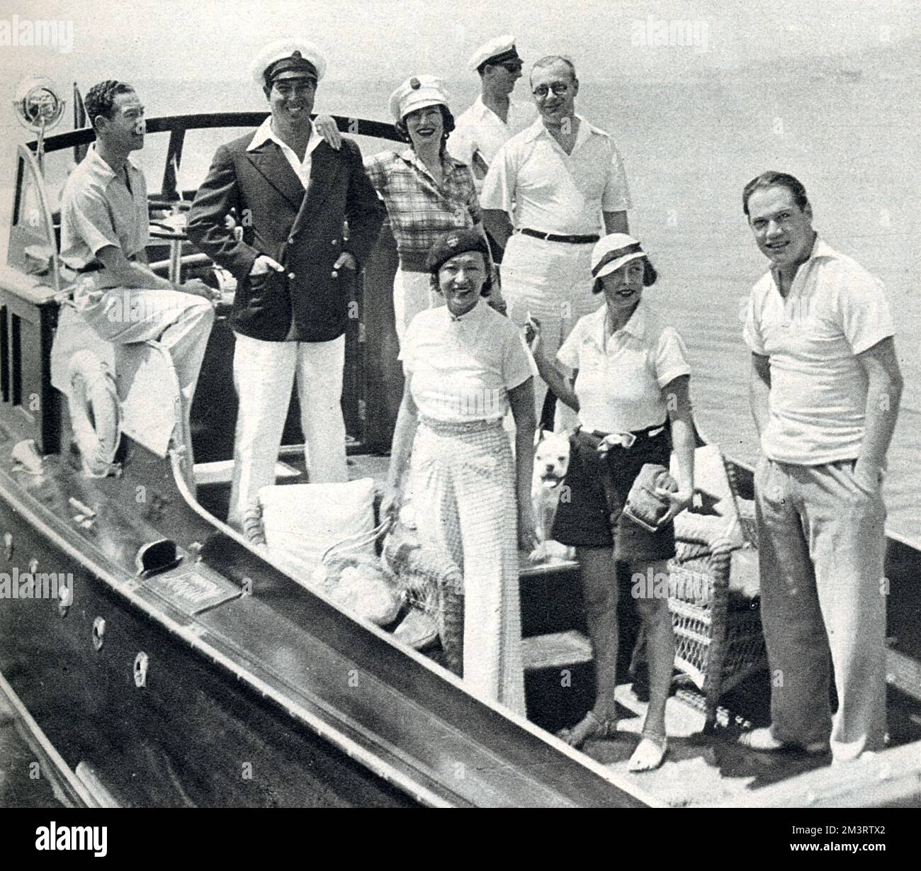 Les gens sur une excursion en bateau, Cap d'Antibes, Côte d'Azur, France Banque D'Images