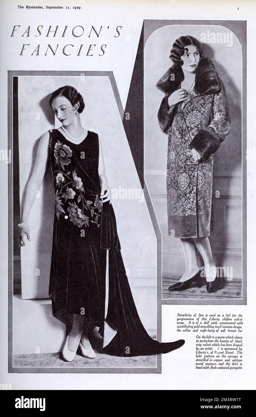 Les modes de Liberty's en 1929 montrent l'art typique et le style créatif. Sur la gauche, une robe de velours à anneau noir drapée par un artiste. Le motif audacieux de la fleur en relief était revêtu de cuivre et de peinture de métal antique, tandis que la jupe était bordée de georgette couleur chair. Au-dessus d'une enveloppe en velours de mousseline ornée d'un motif vénitien en or scintillant, le col et les poignets sont en fourrure brune. Date: 1929 Banque D'Images