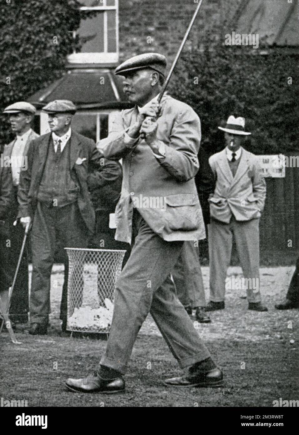 Le golfeur James Braid de Walton Heath Golf Club en action, dans le cadre d'un article "joueurs qui ont fait l'histoire du golf" 1934 Banque D'Images