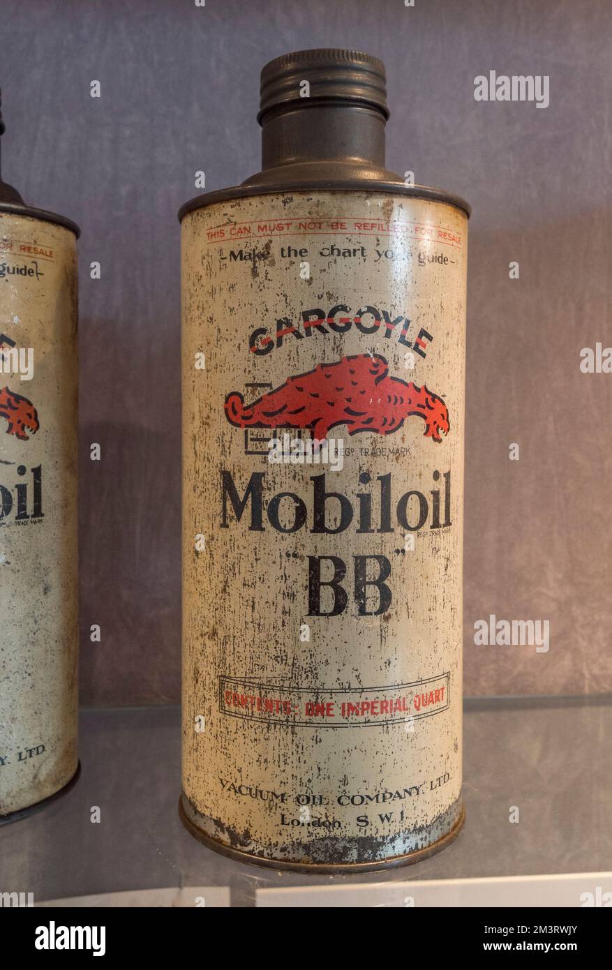 Une boîte de pétrole Gargoyle Mobiloil 'BB' dans le Grand Prix Exhibition, Brooklands Museum, Surrey, Royaume-Uni. Banque D'Images