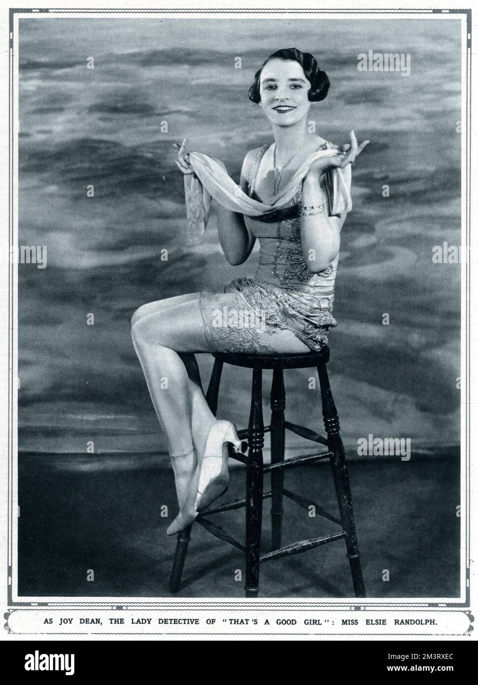 Elsie Randolph (1904 1982), actrice, chanteuse et danseuse anglaise, photographiée à l'époque où elle jouait le rôle de la détective Joy Dean, en face de Jack Buchanan, dans « c'est une bonne fille » à l'hippodrome de Londres. Date: 1928 Banque D'Images