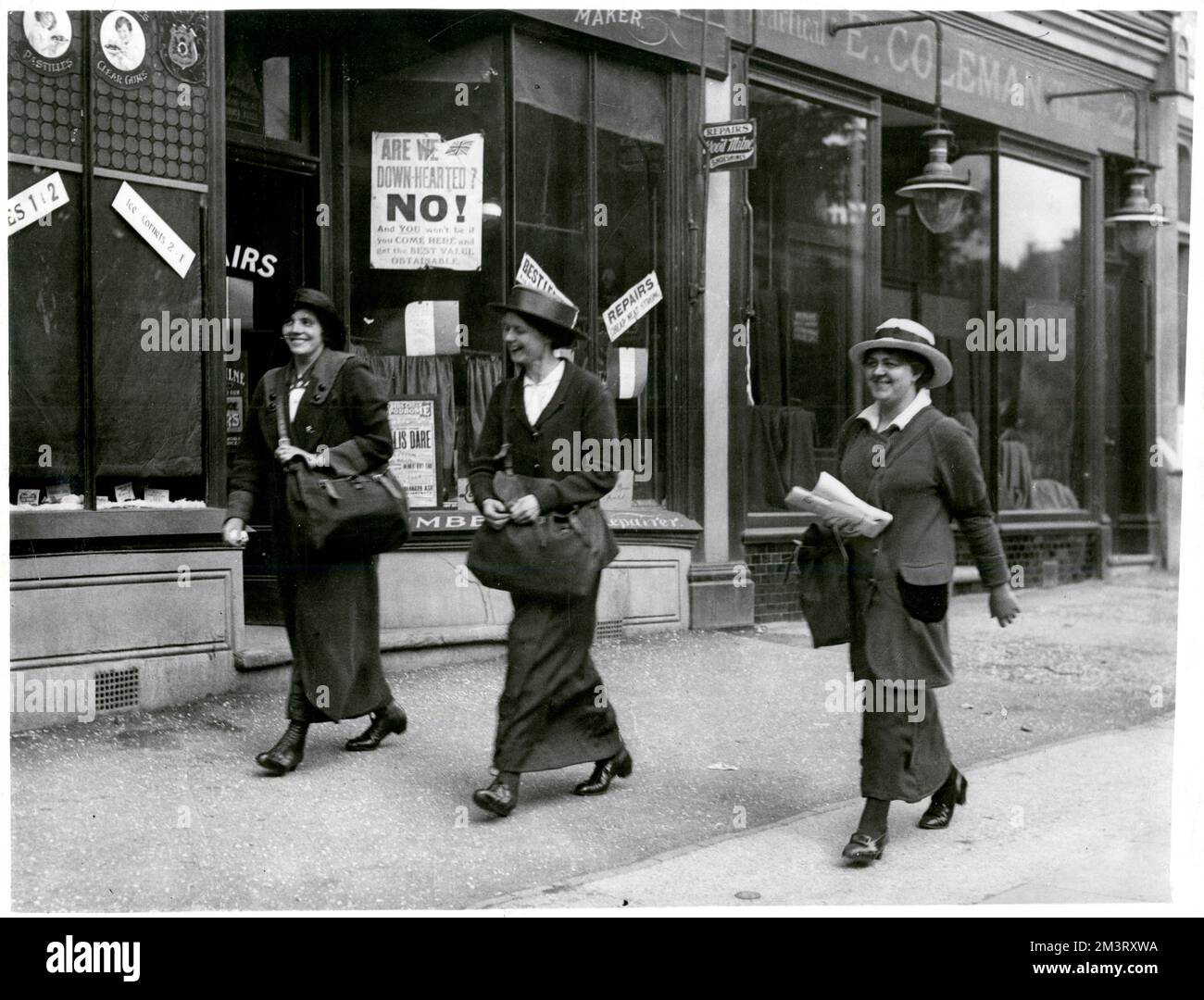 Travailleuses des postes à Londres, vers 1915 Banque D'Images Travailleuses des postes à Londres, vers 1915 Banque D'Images