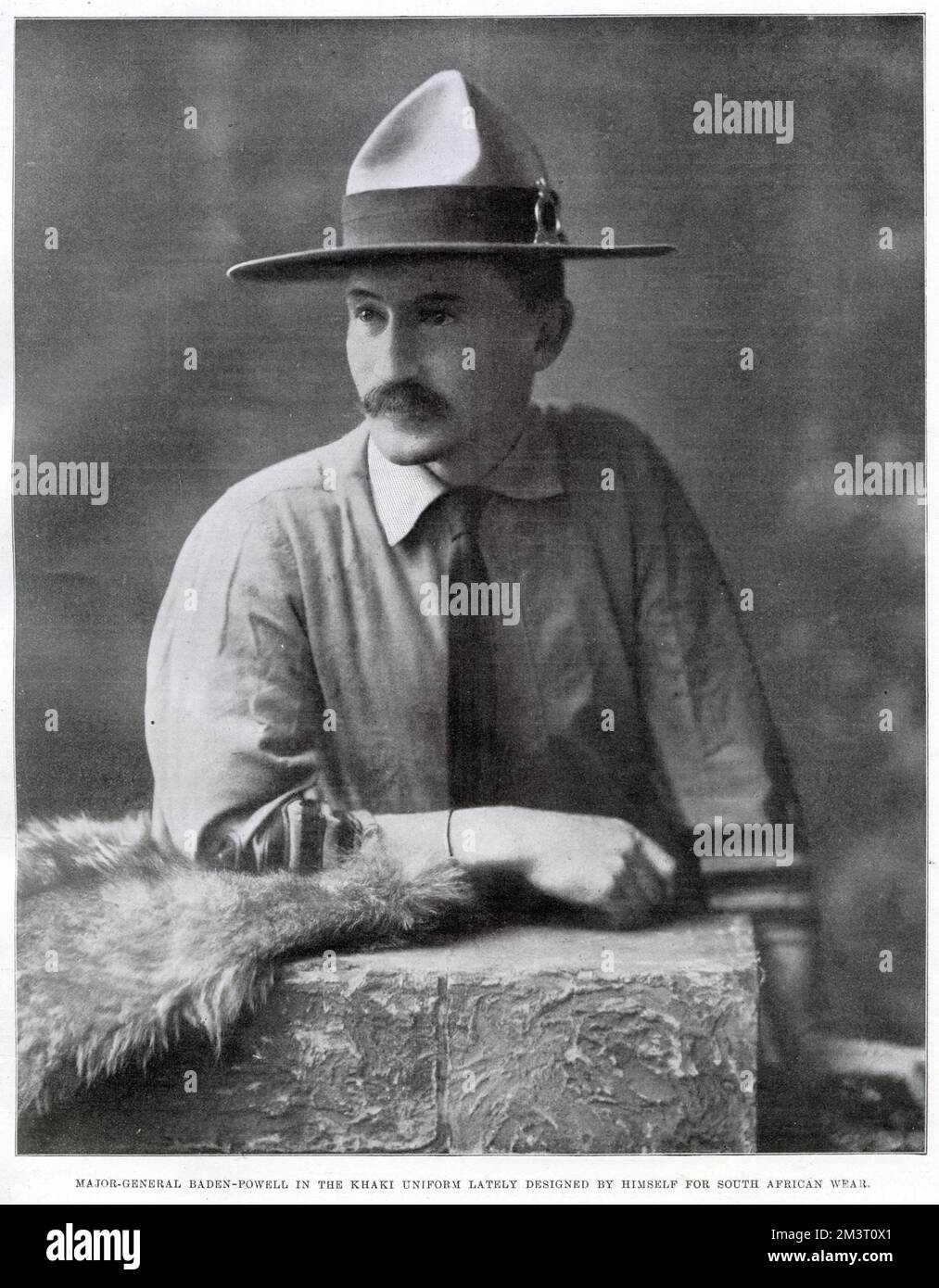 Robert Baden-Powell (1857 - 1941), 1st Baron Baden-Powell. Fondateur et organisation des Boy-Scouts pour promouvoir la bonne citoyenneté. Porter un uniforme kaki conçu par lui-même pour une tenue sud-africaine. Date: 1901 Banque D'Images