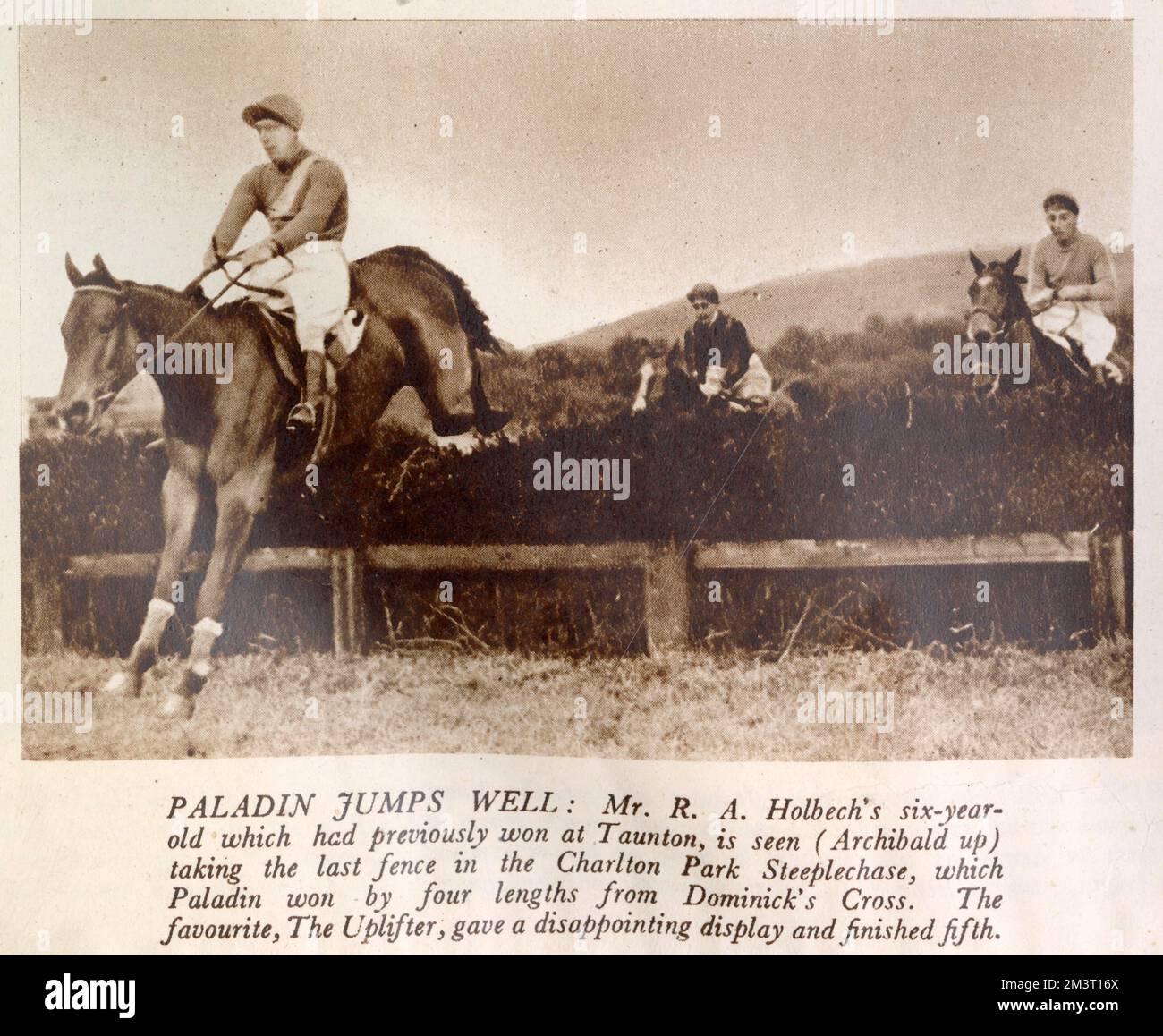 Paladin, appartenant à M. R. Holbech, a vu la dernière clôture du parc de Charlton Steeplechase à Cheltenham en novembre 1940. Banque D'Images