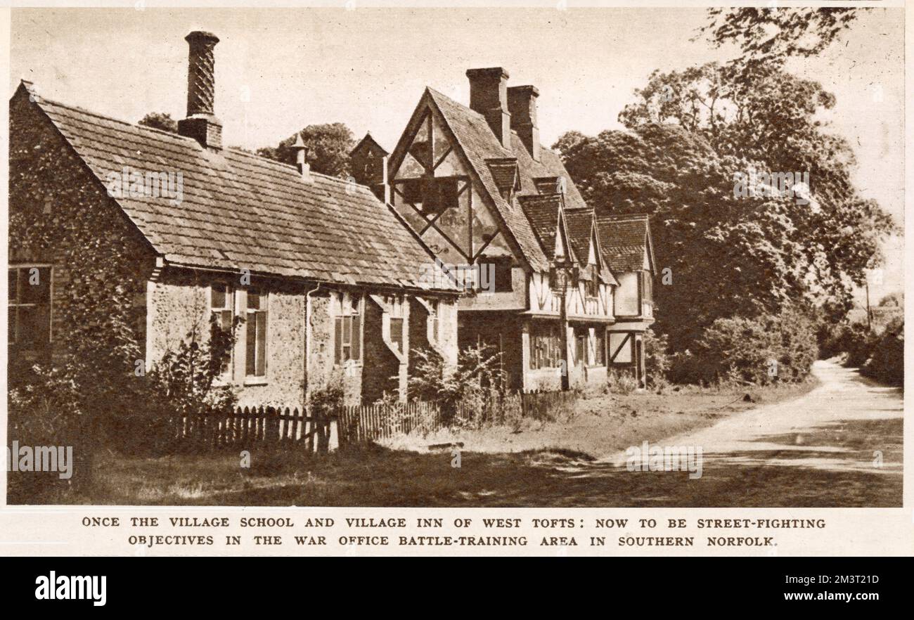 Une fois le Village School et Village Inn (« les Horse Shoes ») de West Tofts, Lynford, Norfolk - le village est devenu déserté lorsqu'il a été repris par l'armée britannique pendant la Seconde Guerre mondiale dans le cadre de la bataille de Stanford, une zone d'entraînement d'infanterie qui est encore utilisée aujourd'hui. Le village et la majeure partie de la paroisse se trouvent dans une zone interdite et l'accès n'est pas autorisé sans l'autorisation spéciale de l'armée. Banque D'Images