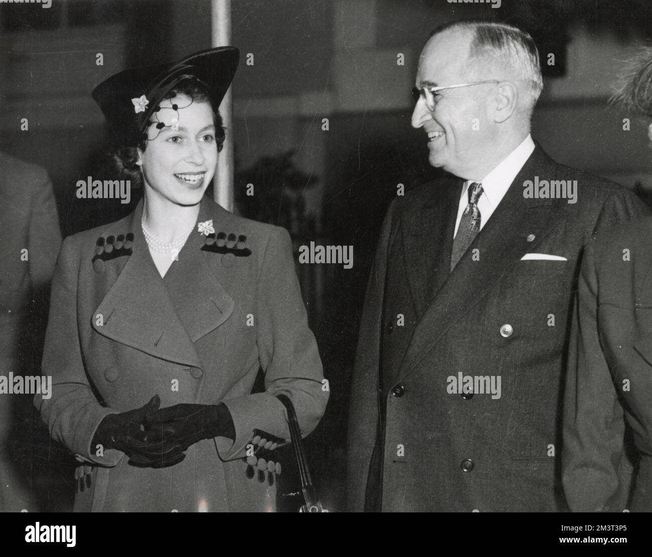 La princesse Elizabeth avec le président Truman, à l'arrivée des touristes royaux à Blair House, Washington, Date : novembre 1951 Banque D'Images