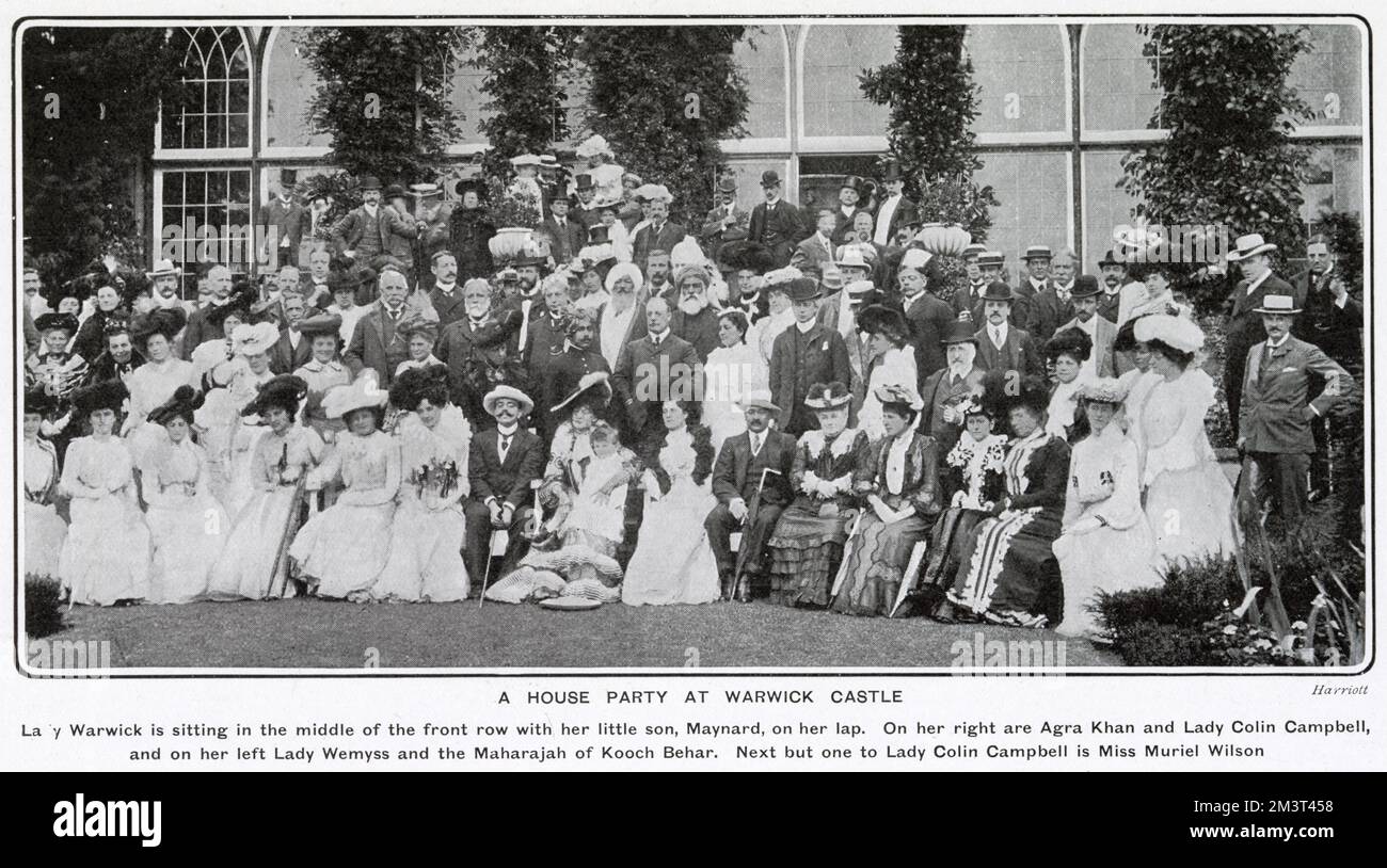 Une grande fête maison au château de Warwick. Lady Warwick peut être vue assis au milieu avec son fils Maynard sur ses genoux. Agra Khan et Lady Colin Campbell se trouvent à sa droite, et à sa gauche, Lady Weymyss et le Maharajah de Kooch Behar. À côté de Lady Colin Campbell, il y a Mlle Muriel Wilson. Banque D'Images