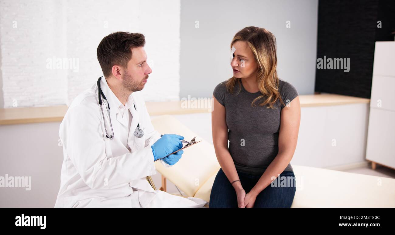 Soins de premiers soins pour les yeux par médecin. Plat de médecine. Douleur et blessure Banque D'Images