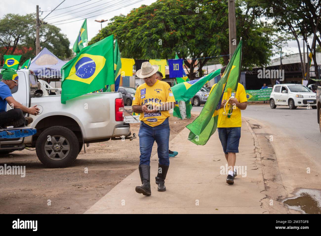Les partisans du président Bolsonaro font un coup d'État dans la ville de Goiânia, VA. Appelant à une intervention fédérale contre les élections démocratiques de Lula Banque D'Images