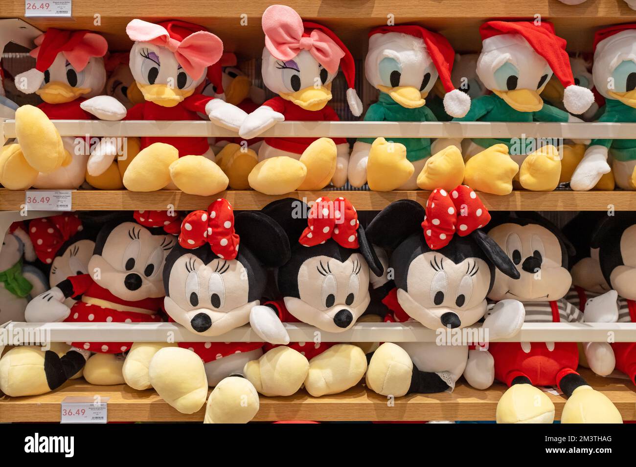 Jouets en peluche Disney pour enfants en solde en magasin. Banque D'Images