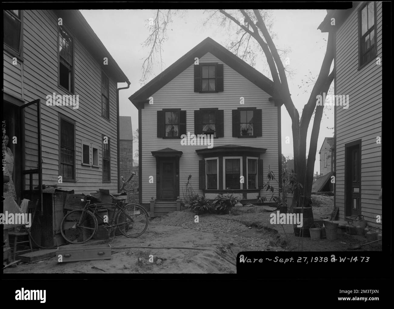 Propriété Siarkiewicz, 38 Pulaski Street, Ware, Massachusetts, septembre 27, 1938 , ouragan de la Nouvelle-Angleterre, 1938, habitations, dommages causés par les inondations, travaux nautiques, immobilier, inondations, événements naturels, état des dommages, structures résidentielles Banque D'Images