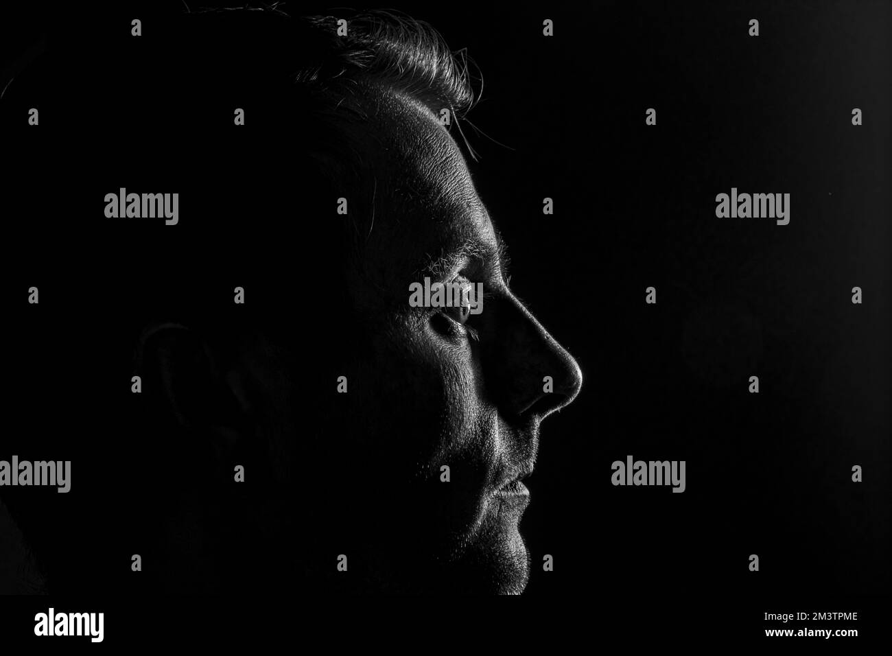 Image de profil en noir et blanc Banque D'Images