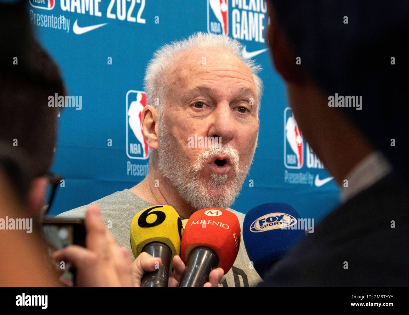 Mexico, Mexico, Mexique. 16th décembre 2022. L'entraîneur de l'équipe de San Antonio Spurs, GREGG POPOVICH, lors d'une interview à Mexico. San Antonio Spurs et Miami Heat se rencontrent demain à l'Arena Ciudad de Mexico, dans un match régulier de la ligue NBA. (Image de crédit : © Jorge Nunez/ZUMA Press Wire) Banque D'Images