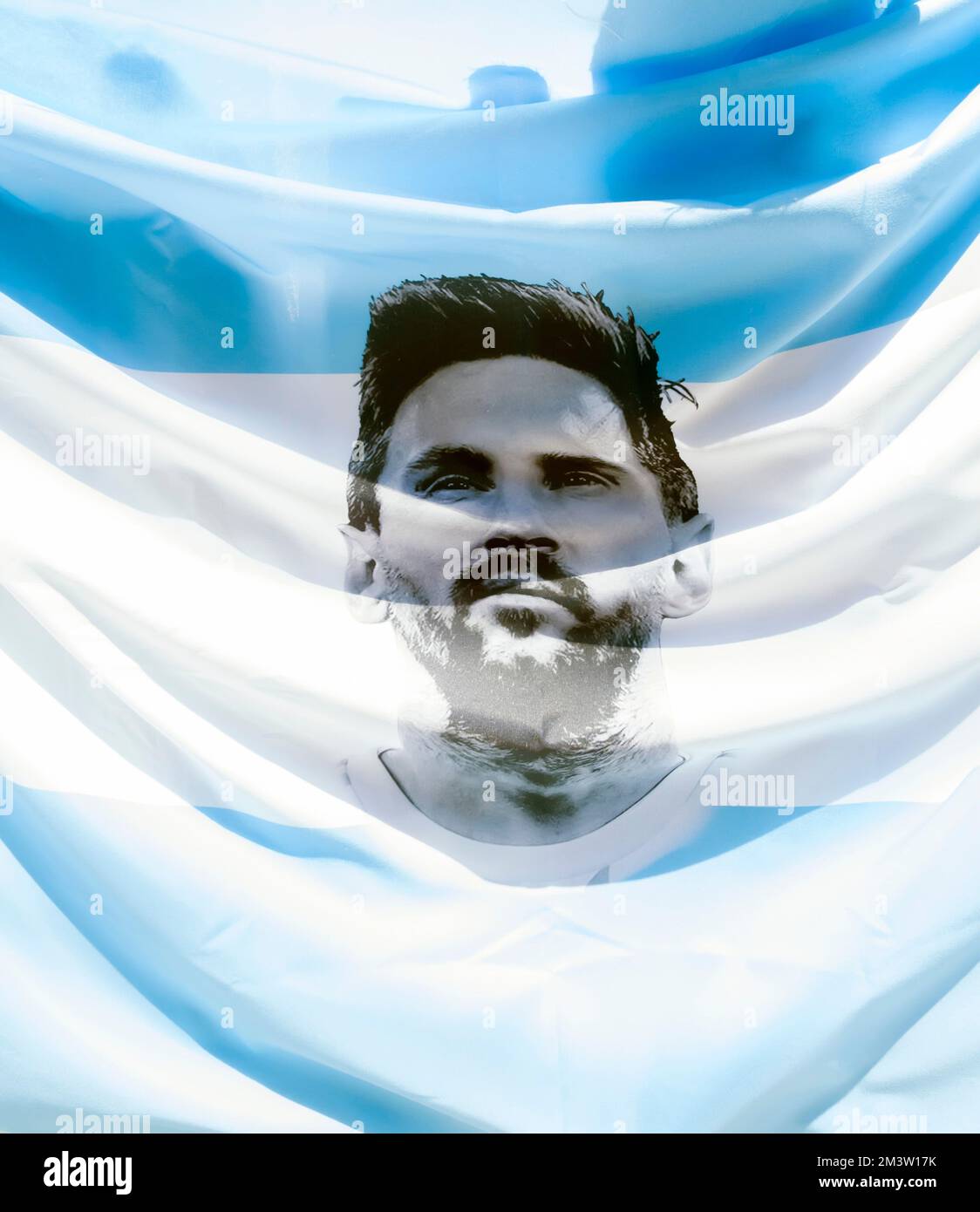 Le joueur de football argentin Lionel Messi sur un tissu de couleur drapeau argentin Banque D'Images