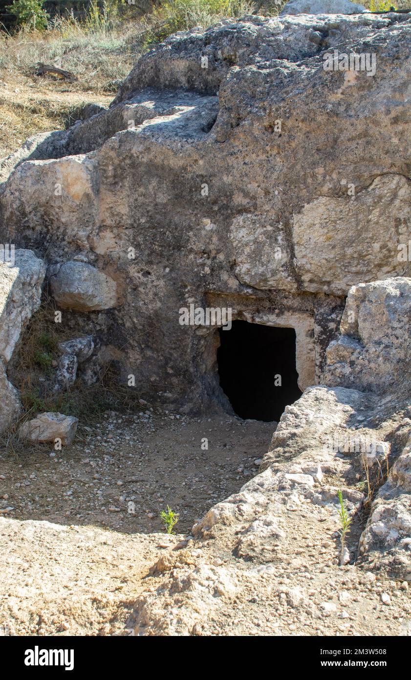 11 Nov 2022 Un tombeau de roche à l'ancienne Emmaüs Nicopolis le soi-disant site du village du Nouveau Testament d'Emmaüs le lieu où Jésus est apparu après lui Banque D'Images